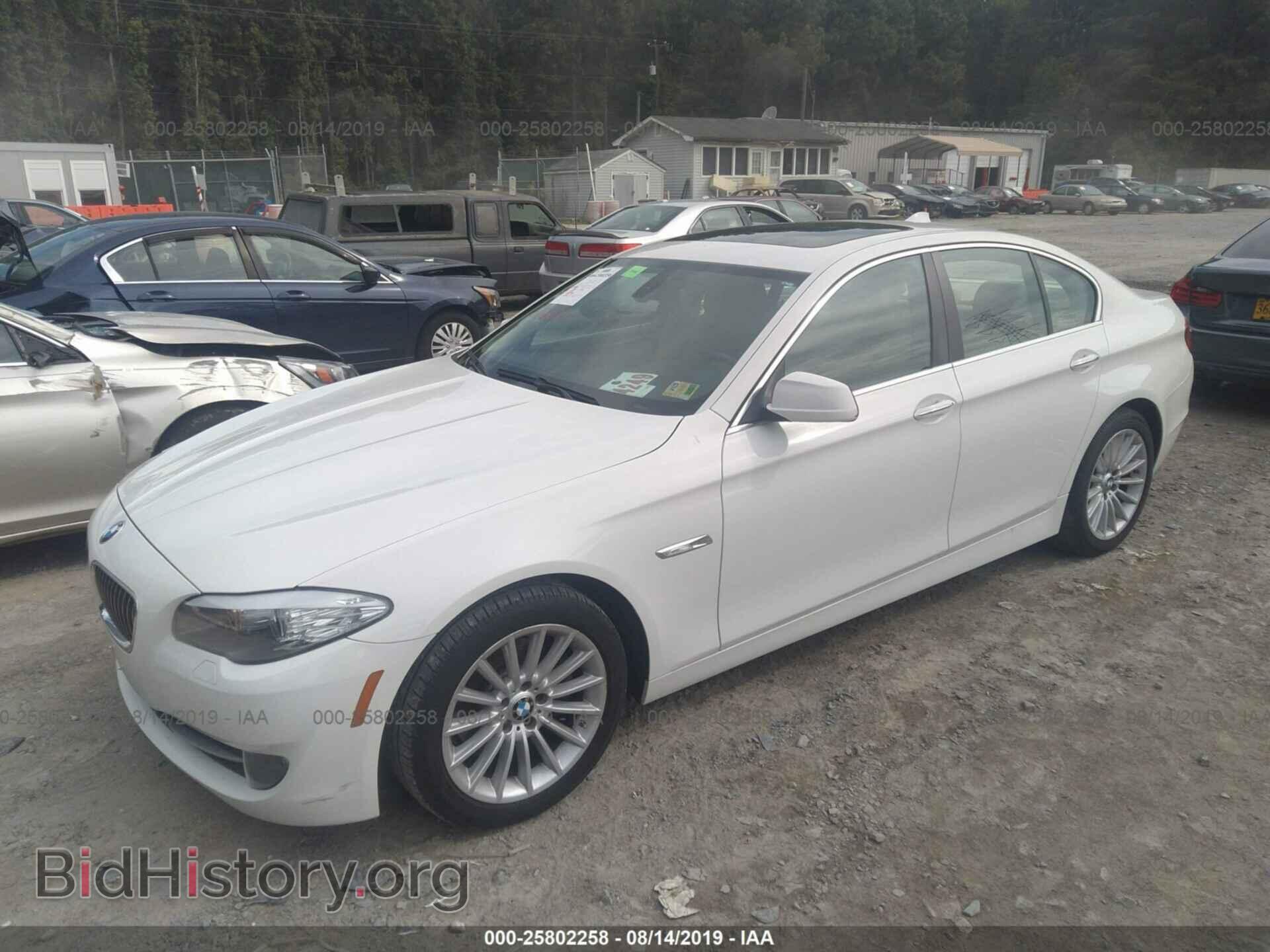 2011 BMW 528 - VIN: WBAFR1C52BC742993 - Фото 2