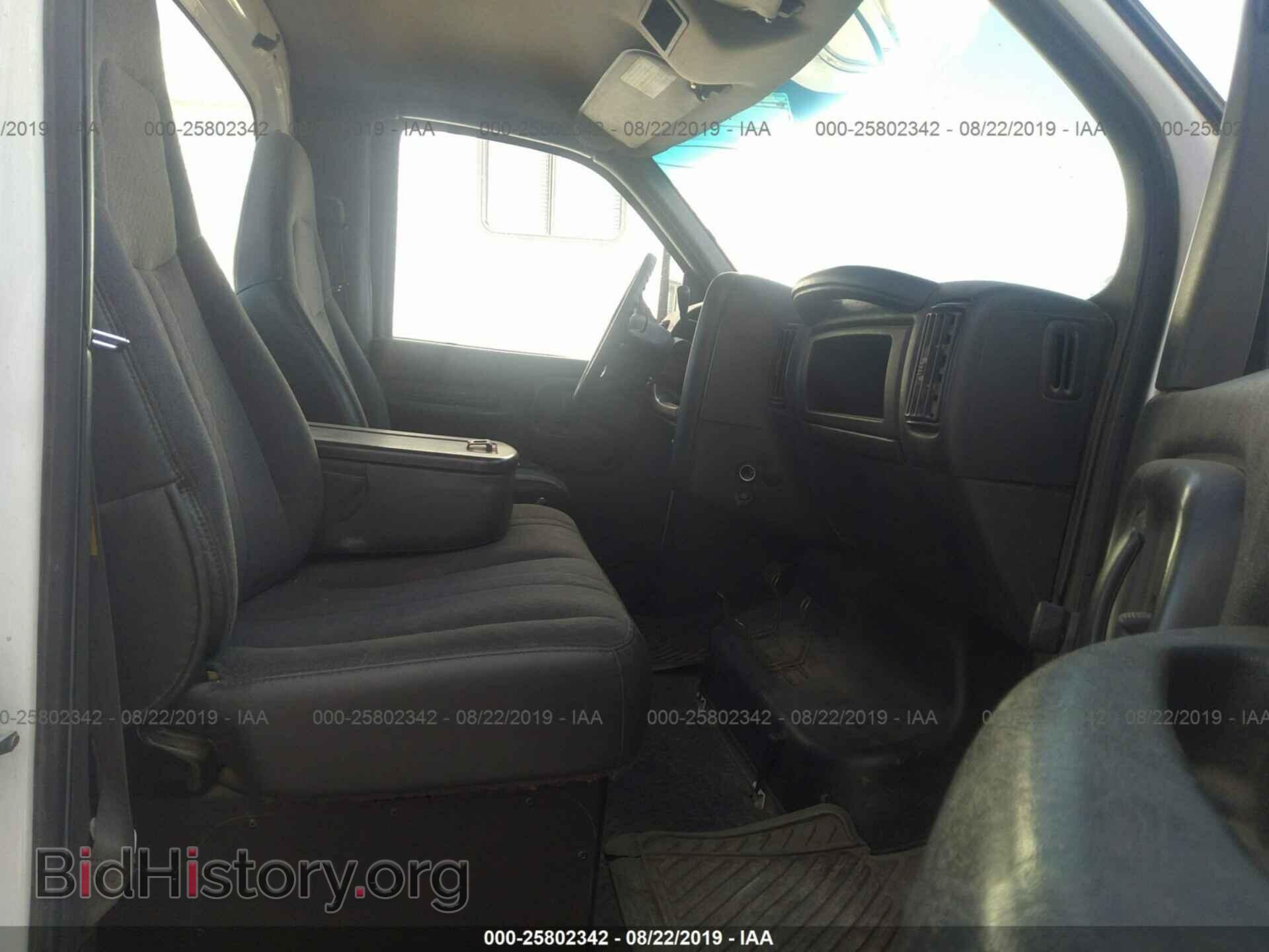 2004 GMC C5500 - VIN: 1GDE5C1294F510399 - Photo 5