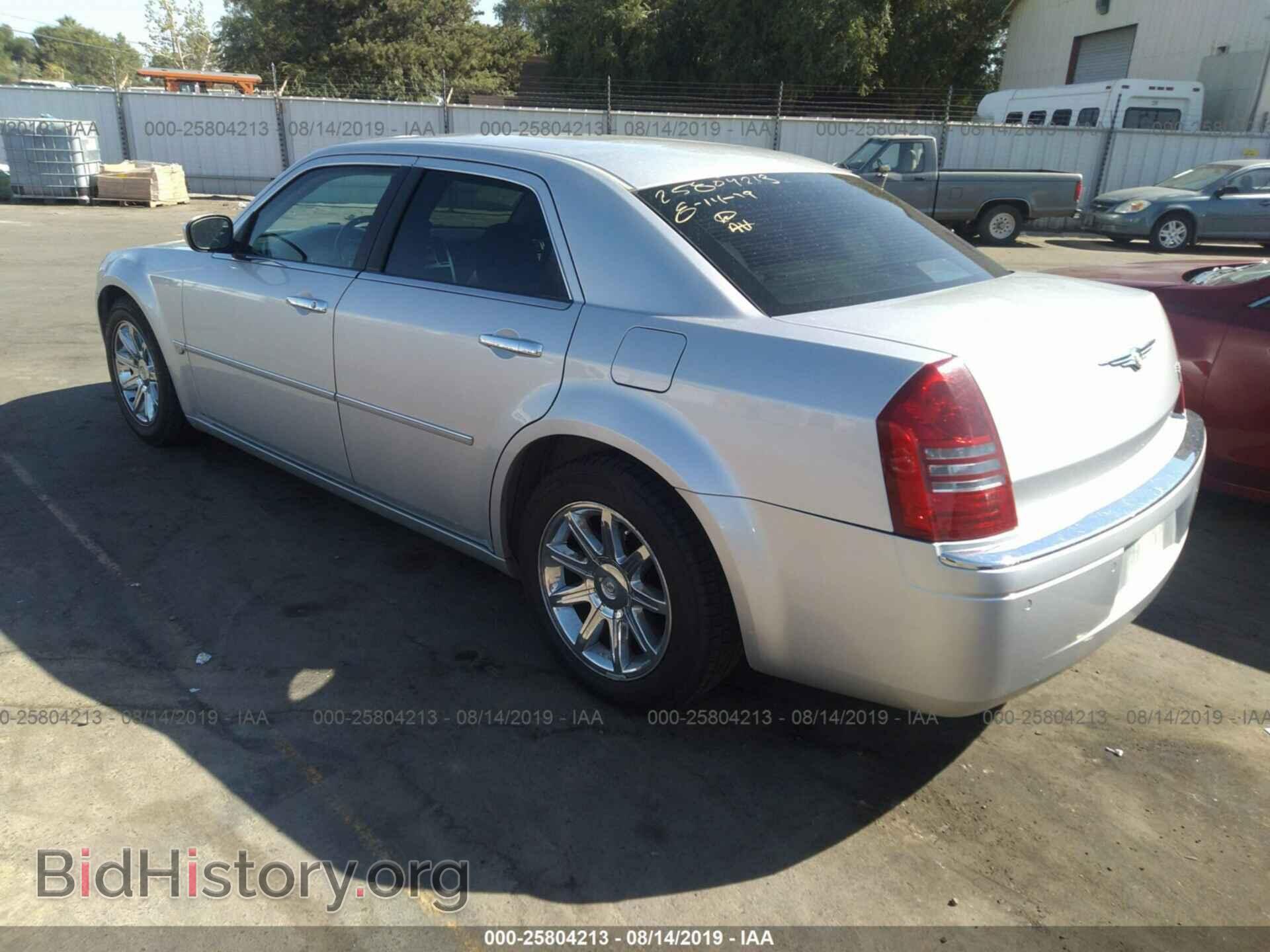 2005 CHRYSLER 300C - VIN: 2C3AA63HX5H153689 - Фото 3