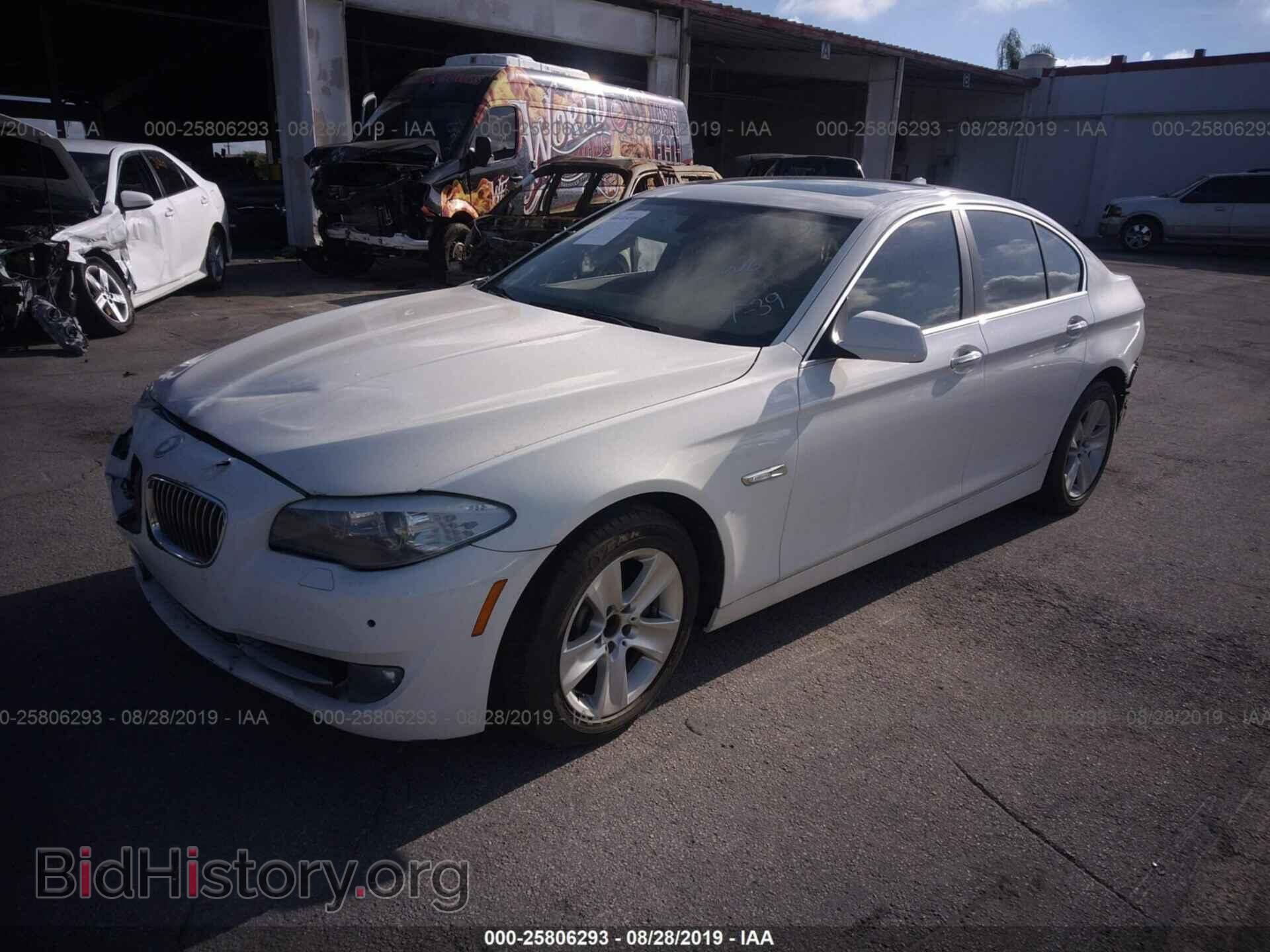 2013 BMW 528 - VIN: WBAXG5C56DDY30671 - Фото 2