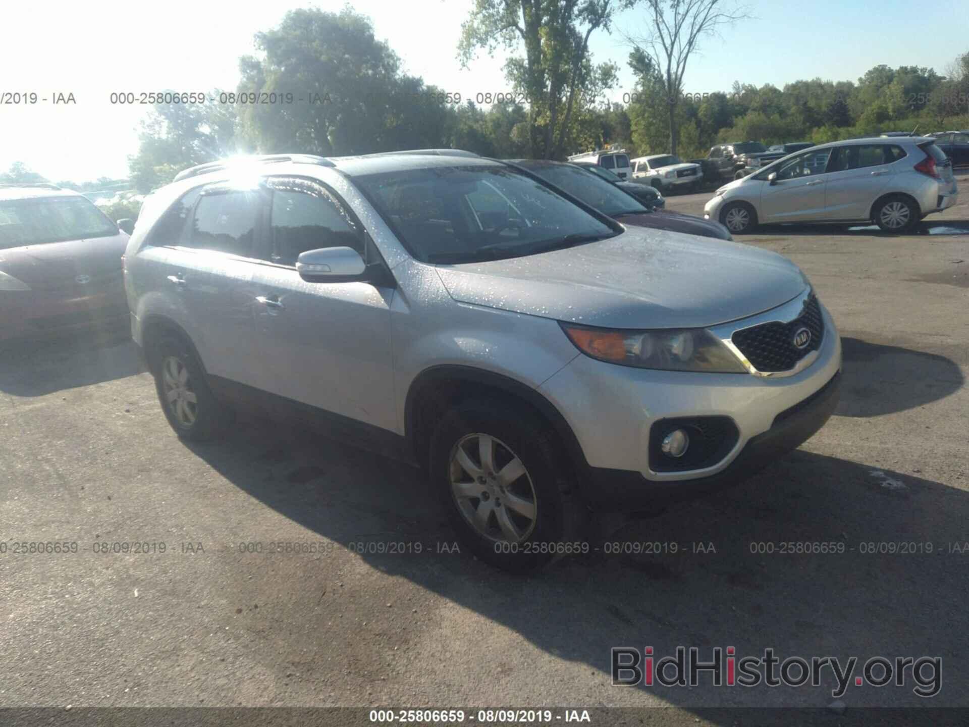 Photo 5XYKT4A15BG060044 - KIA SORENTO 2011