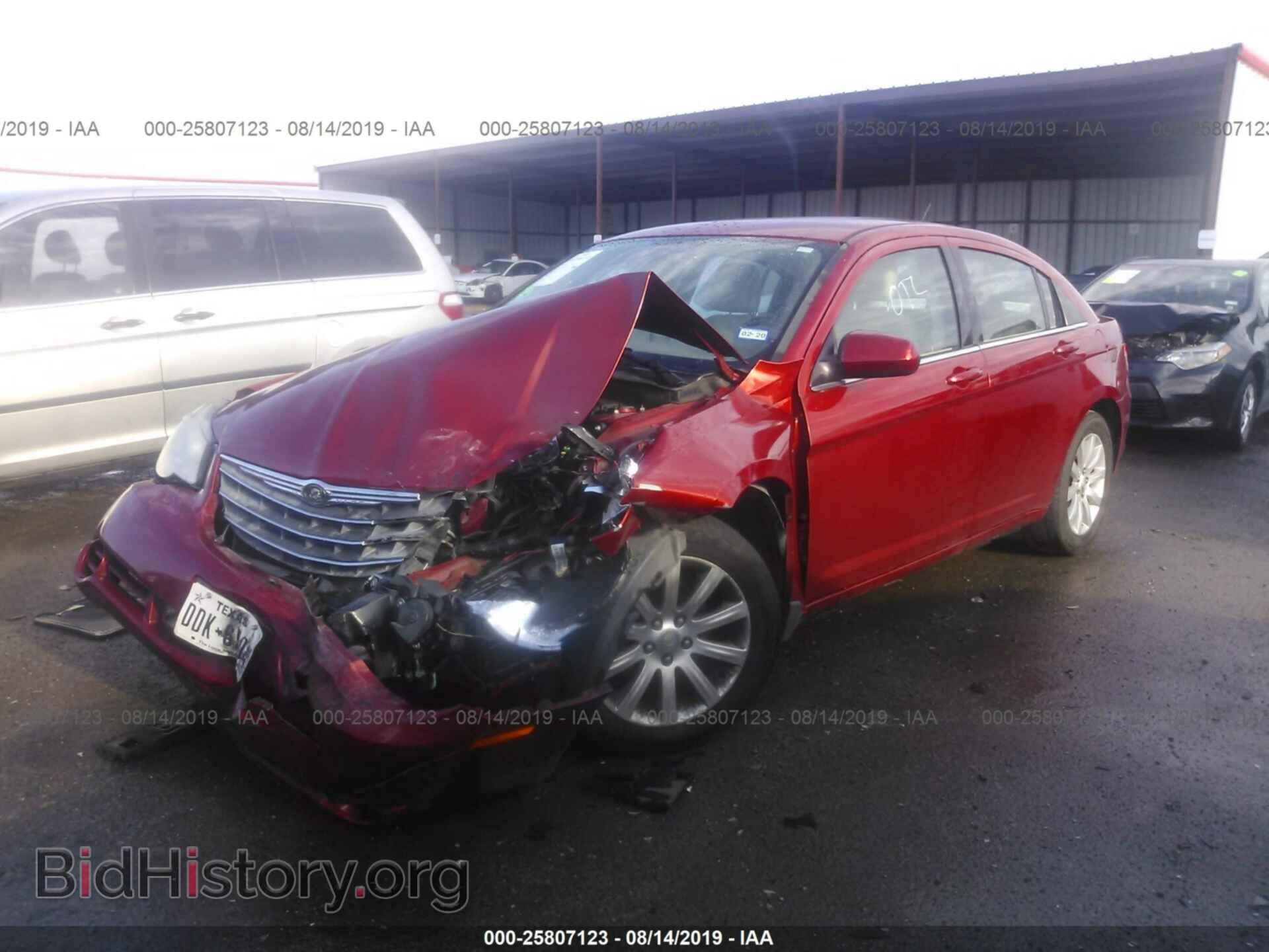 2010 CHRYSLER SEBRING - VIN: 1C3CC5FB1AN144806 - Фото 2