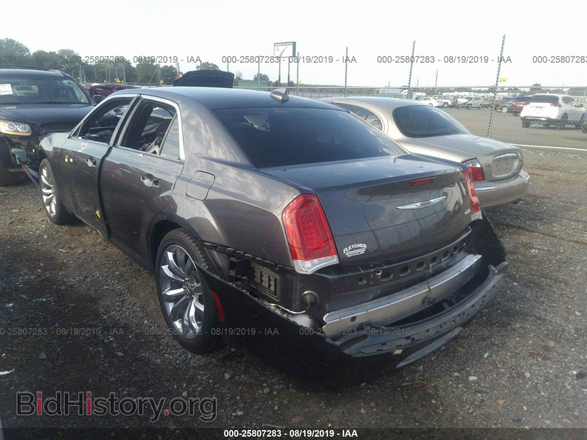 2019 CHRYSLER 300 - VIN: 2C3CCAAG7KH610549 - Фото 3
