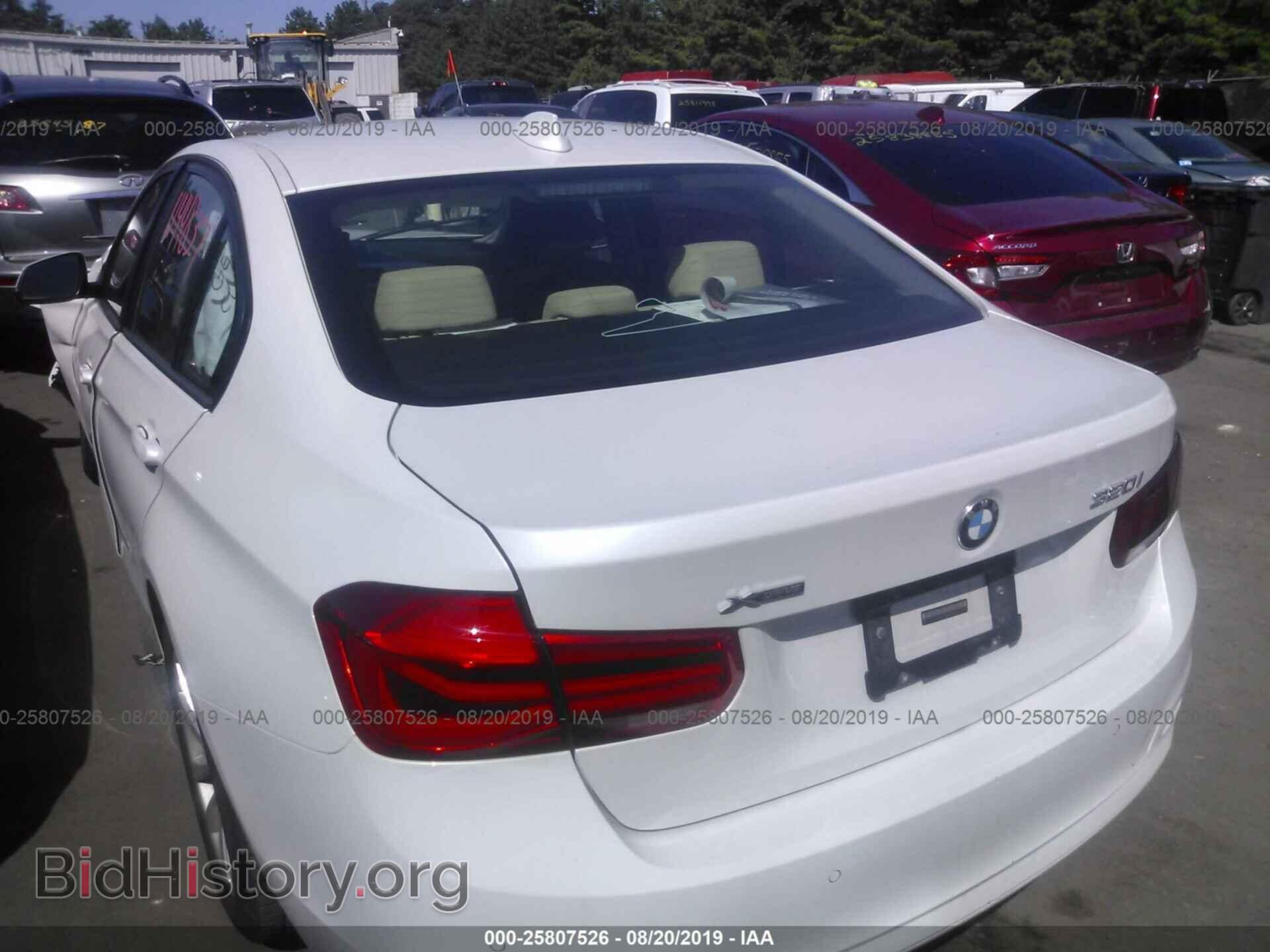 2017 BMW 320 - VIN: WBA8E5G38HNU44837 - Фото 3