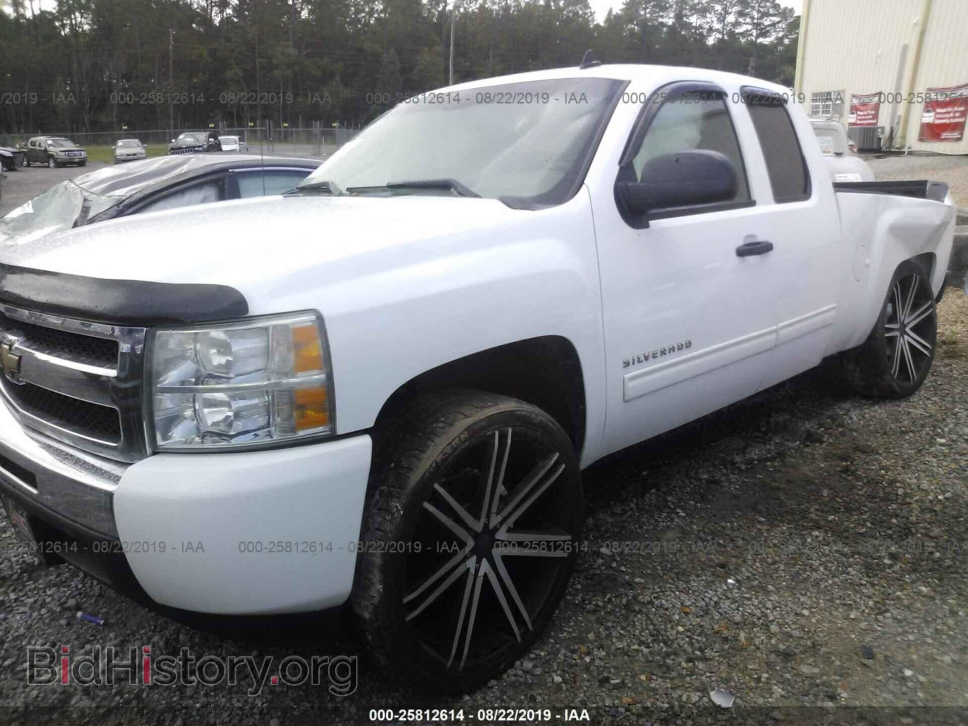 2011 CHEVROLET SILVERADO - VIN: 1GCRCREA9BZ301482 - Фото 2