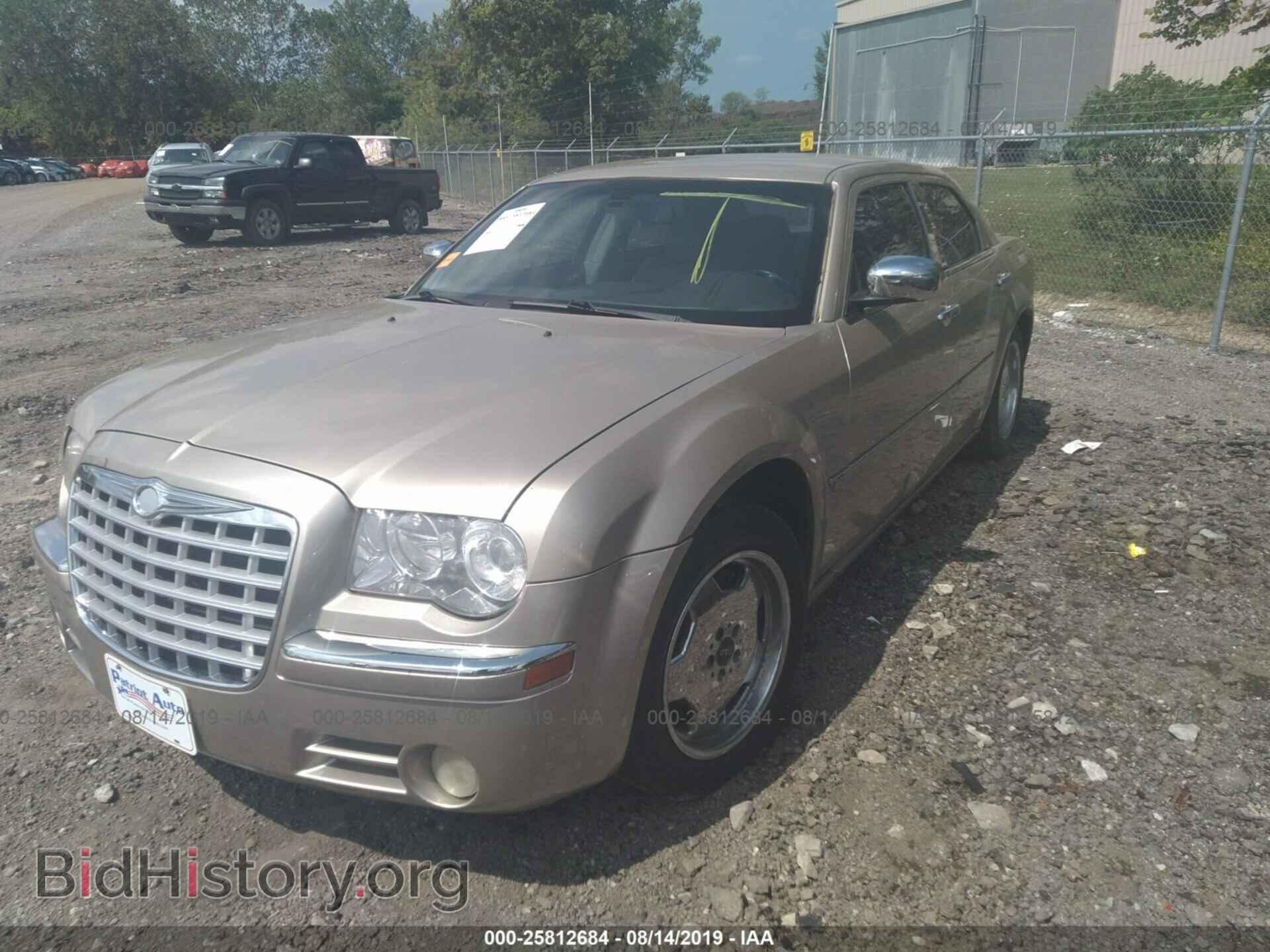 2006 CHRYSLER 300C - VIN: 2C3KA63H86H190116 - Фото 2