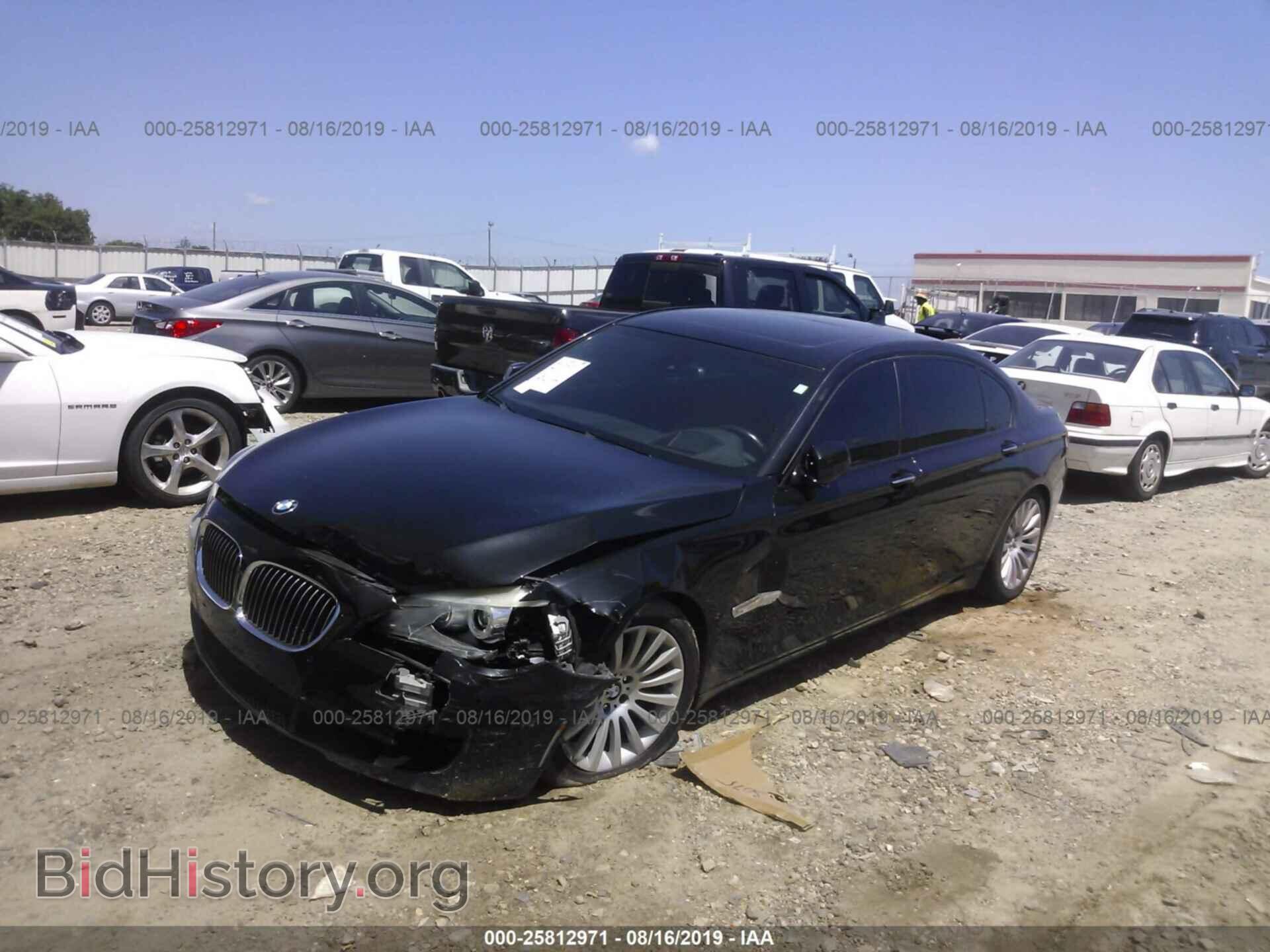 2011 BMW 740 - VIN: WBAKB4C51BC574347 - Фото 2