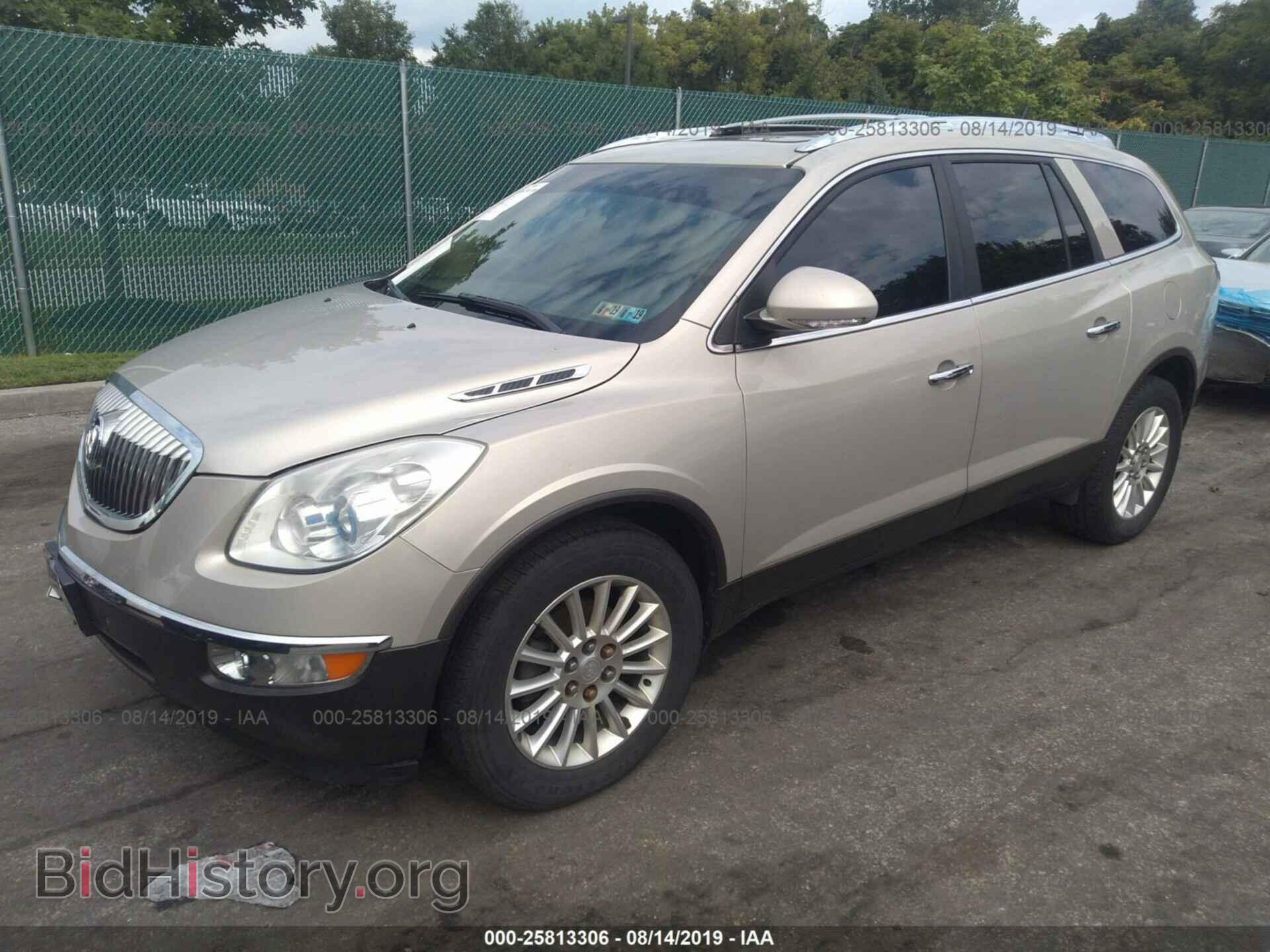 2011 Buick Enclave - VIN: 5GAKVBED2BJ283579 - Фото 2