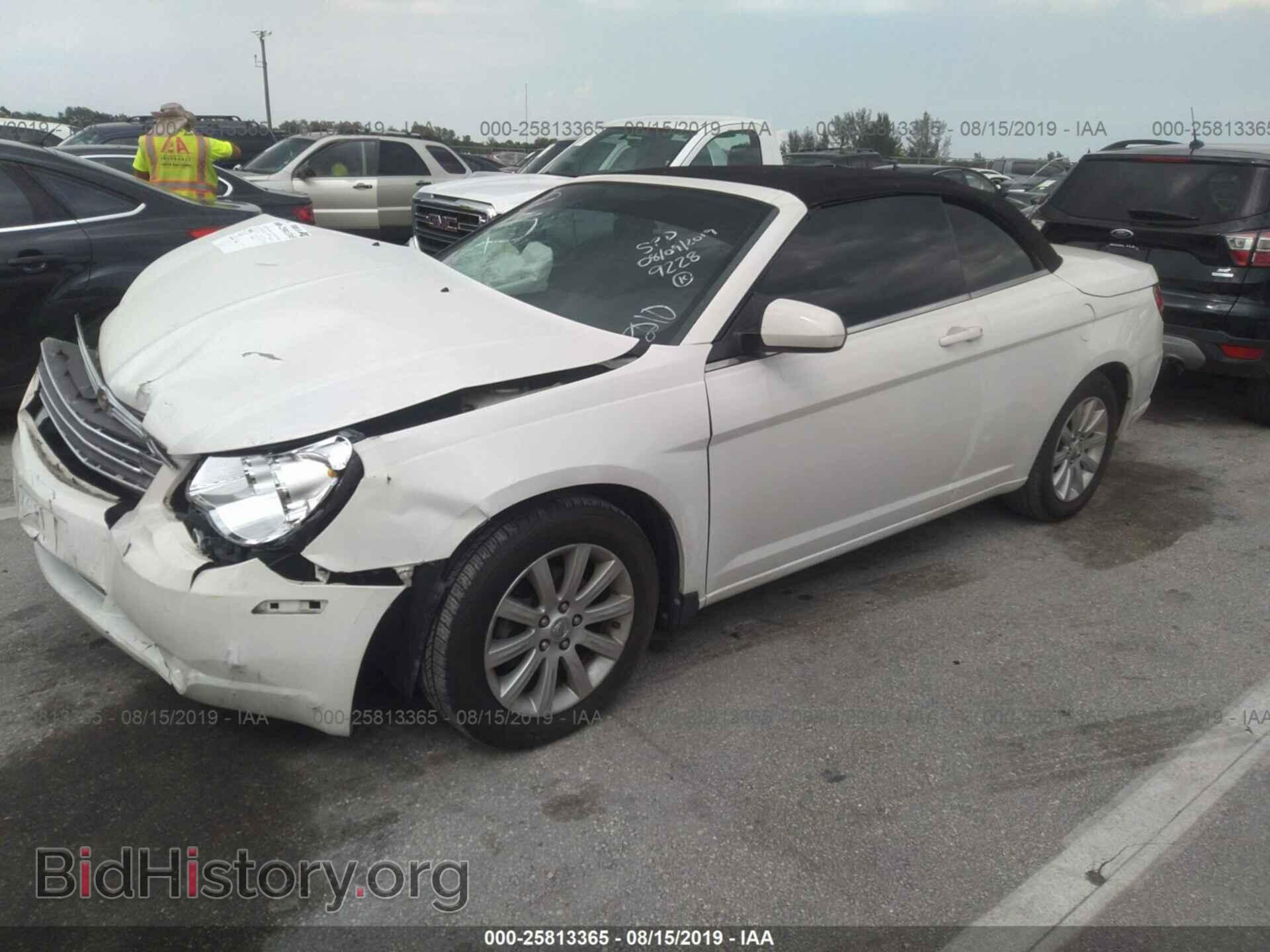 2010 CHRYSLER SEBRING - VIN: 1C3BC5ED3AN219228 - Фото 2