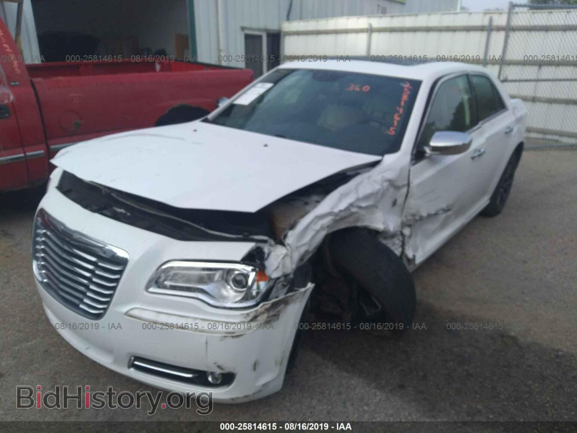 2013 CHRYSLER 300 - VIN: 2C3CCAAG1DH697710 - Фото 2