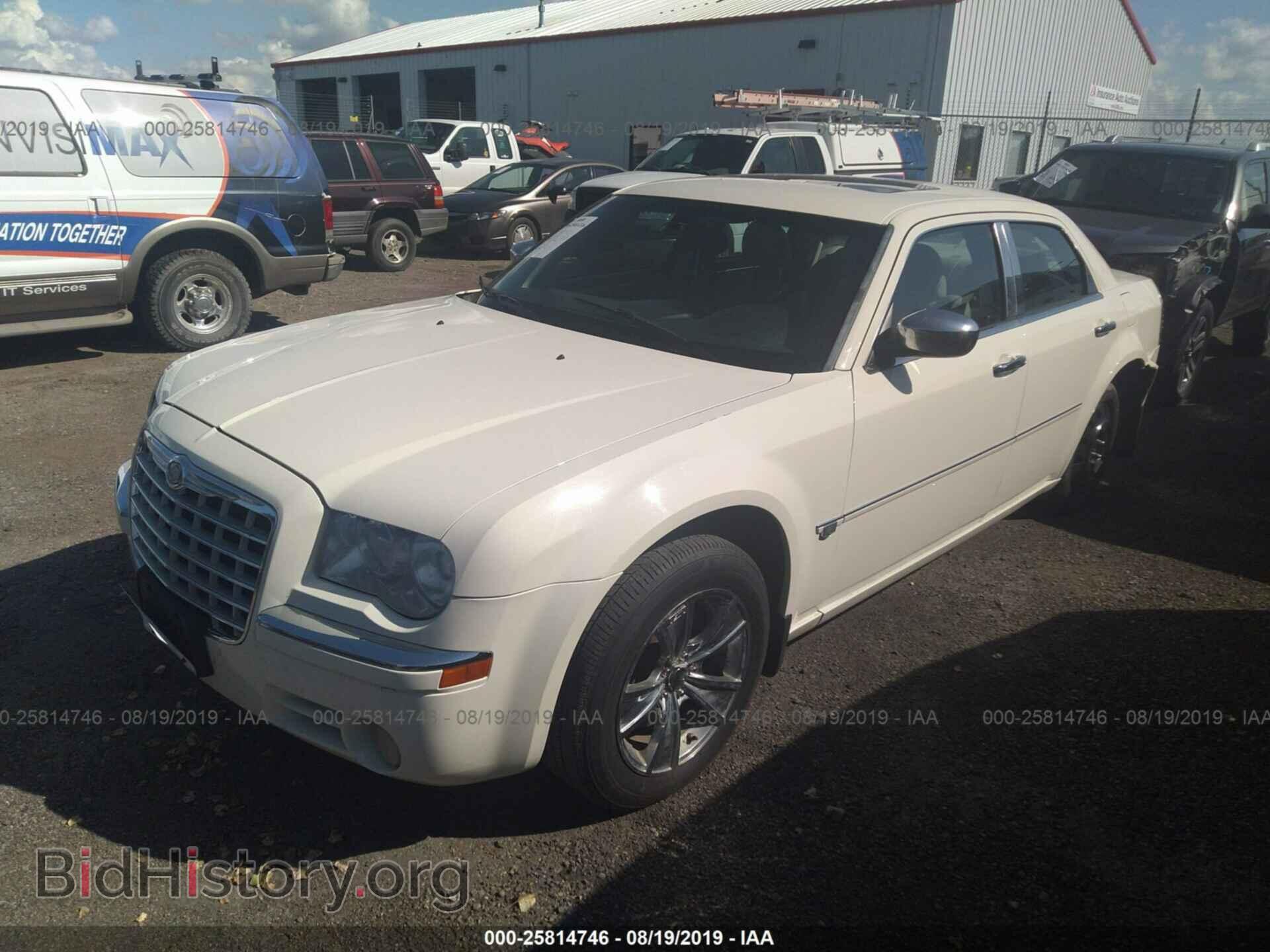2006 CHRYSLER 300C - VIN: 2C3LK63H26H277060 - Фото 2