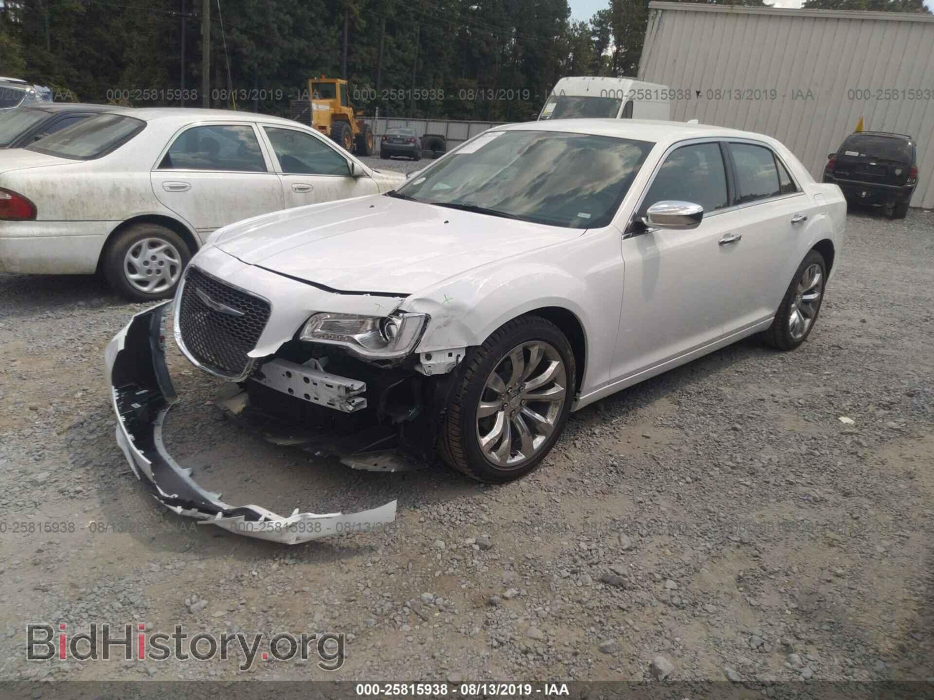 2019 CHRYSLER 300 - VIN: 2C3CCAEG9KH687207 - Фото 2