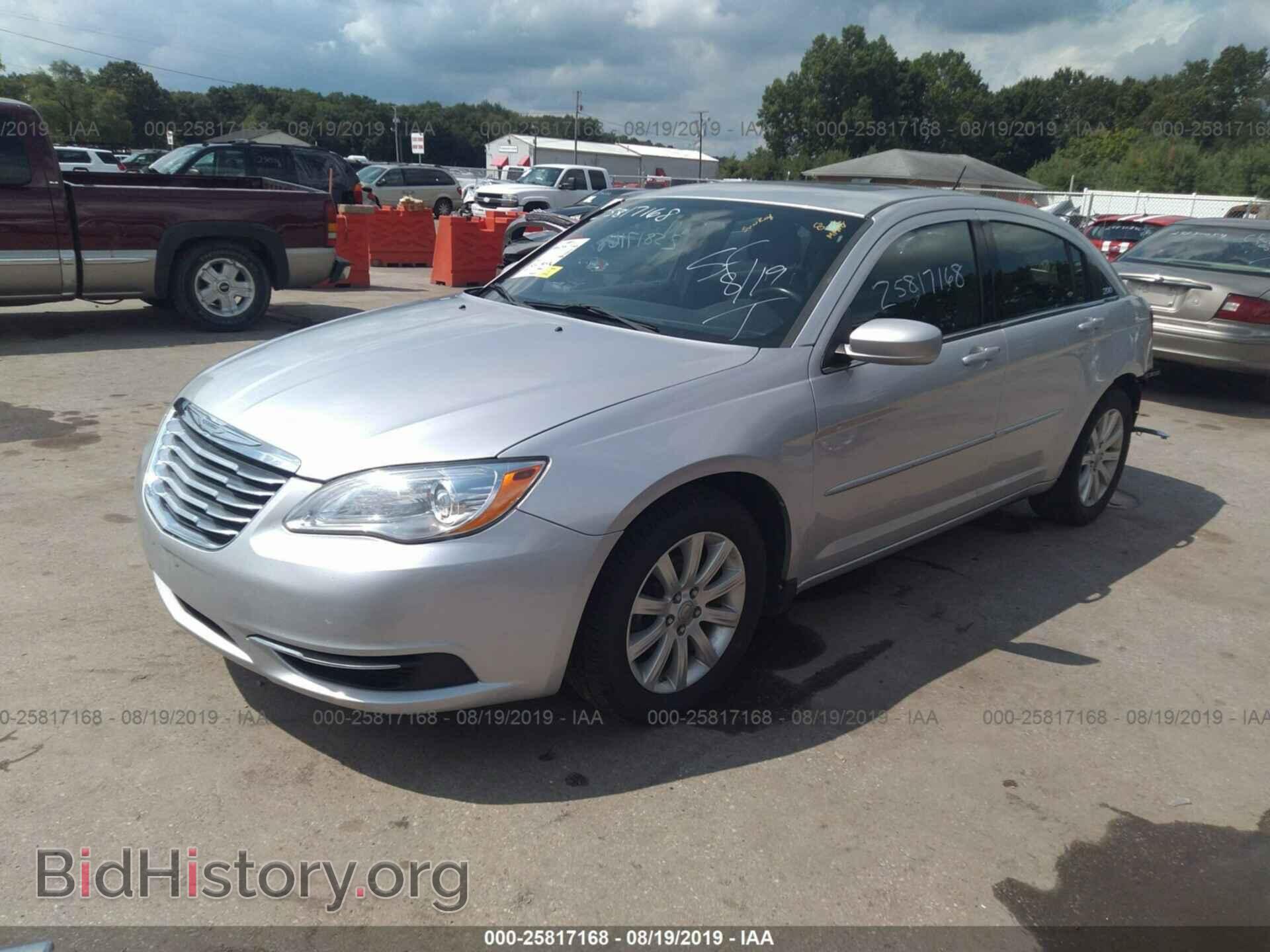 2011 CHRYSLER 200 - VIN: 1C3BC1FG8BN553192 - Фото 2