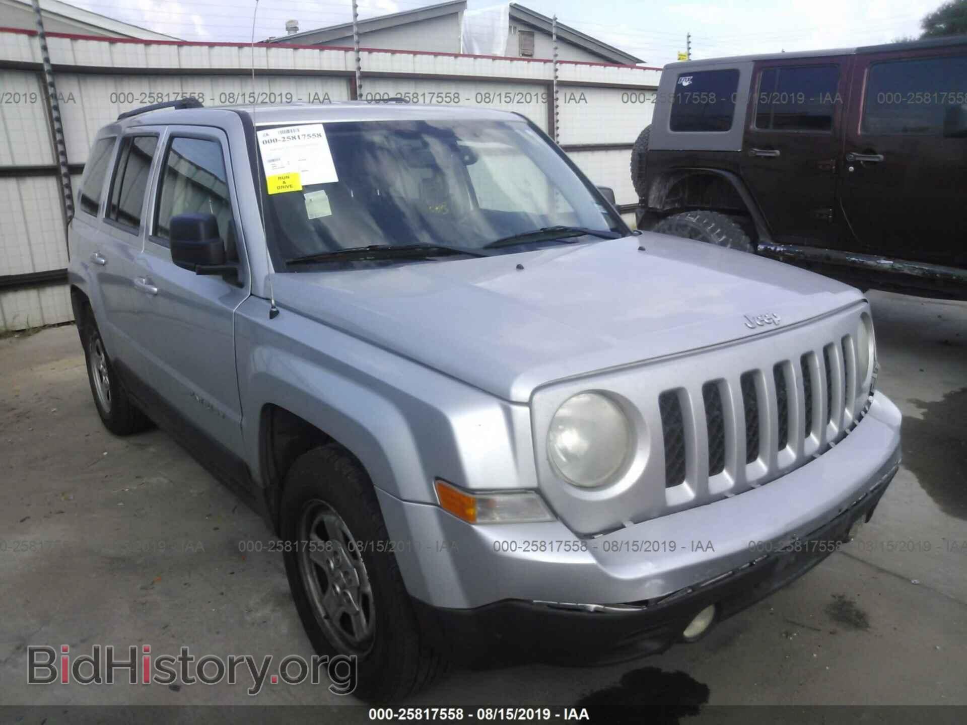 Photo 1J4NT1GA3BD227920 - JEEP PATRIOT 2011
