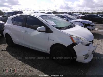 2013 Toyota PRIUS C, белый — VIN JTDKDTB33D1542506, IAAI