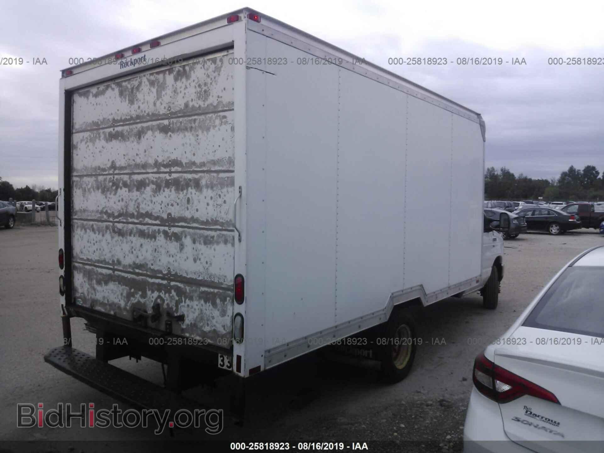 2011 FORD ECONOLINE - VIN: 1FDWE3FL8BDA05744 - Фото 4