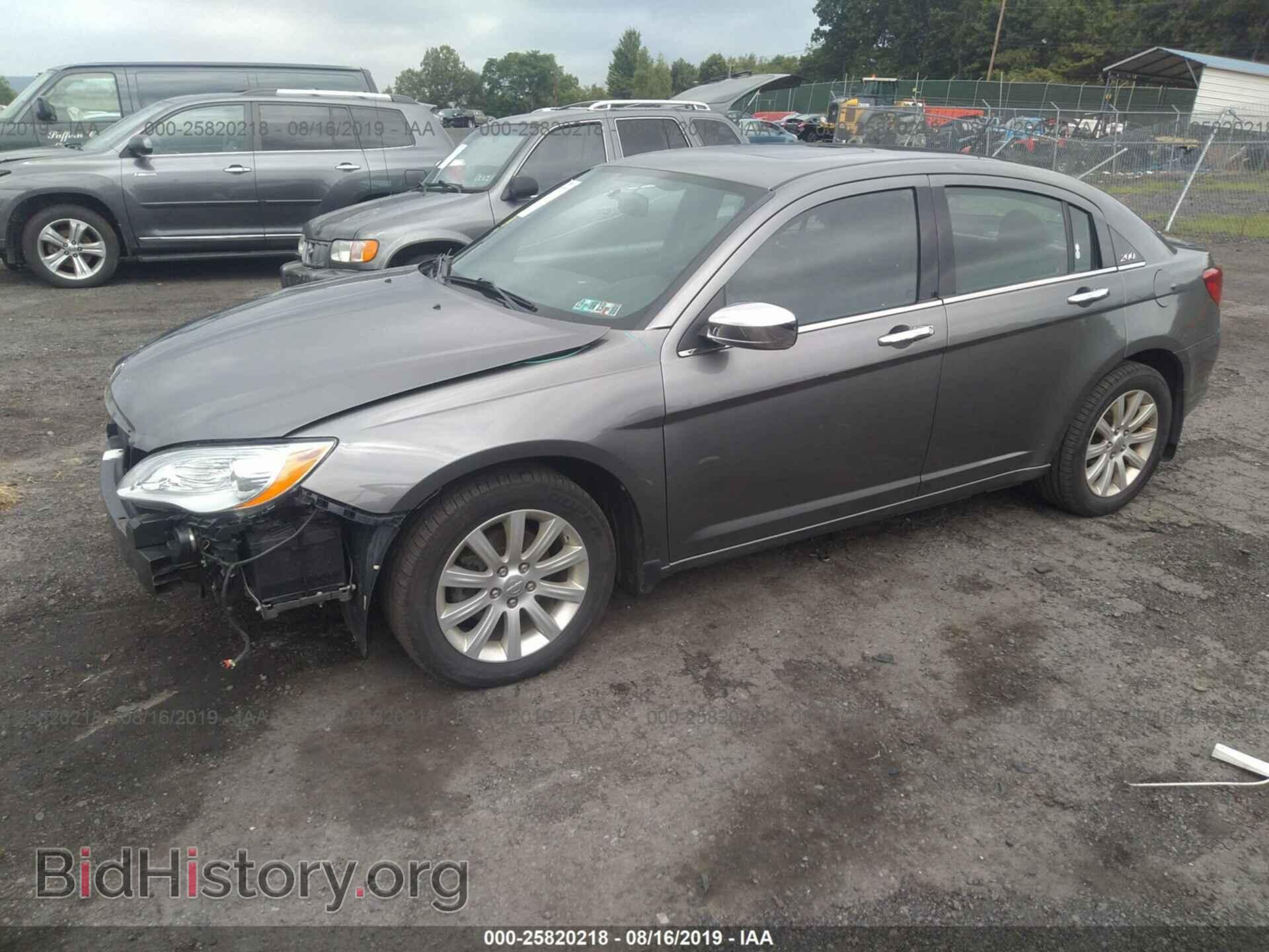 2013 CHRYSLER 200 - VIN: 1C3CCBCG5DN744456 - Фото 2