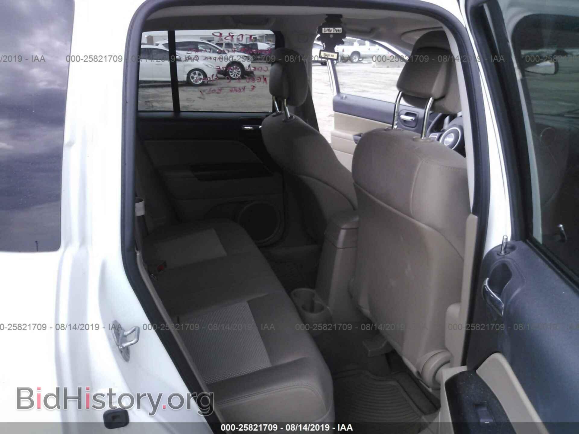 2011 JEEP COMPASS - VIN: 1J4NT1FB2BD139659 - Photo 8
