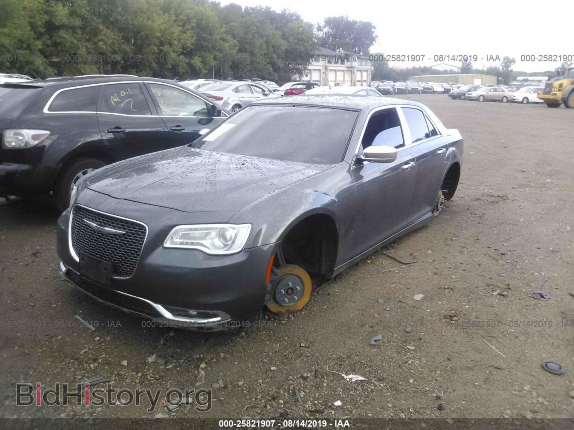 2016 CHRYSLER 300C - VIN: 2C3CCAKG2GH212929 - Фото 2