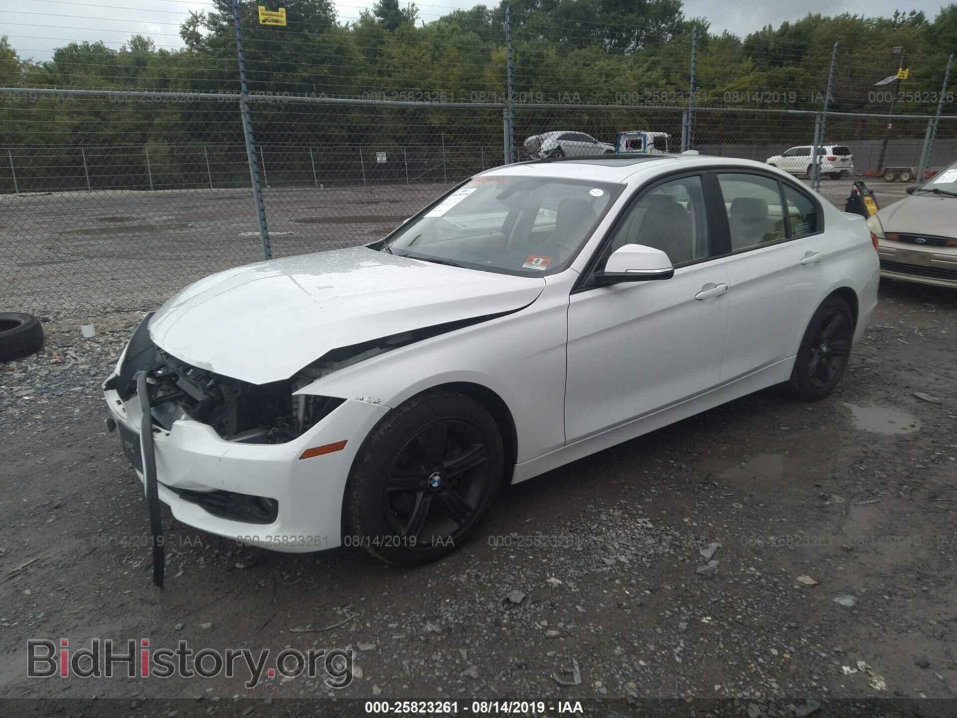 2013 BMW 328 - VIN: WBA3B5C52DF593971 - Фото 2