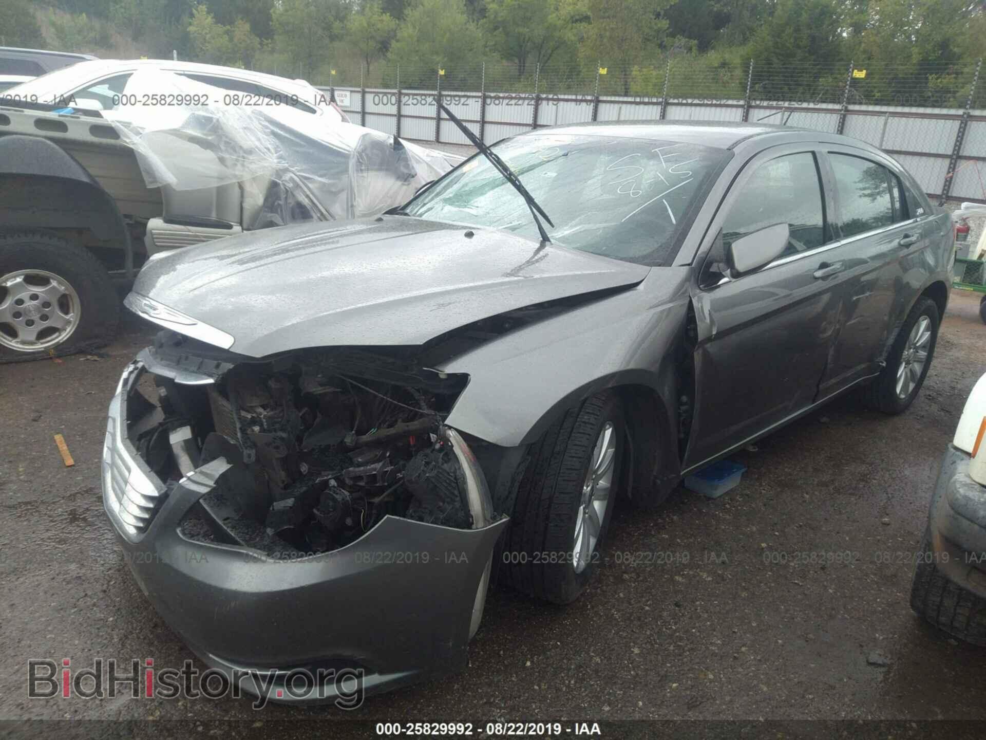 2013 CHRYSLER 200 - VIN: 1C3CCBBB2DN570934 - Фото 2