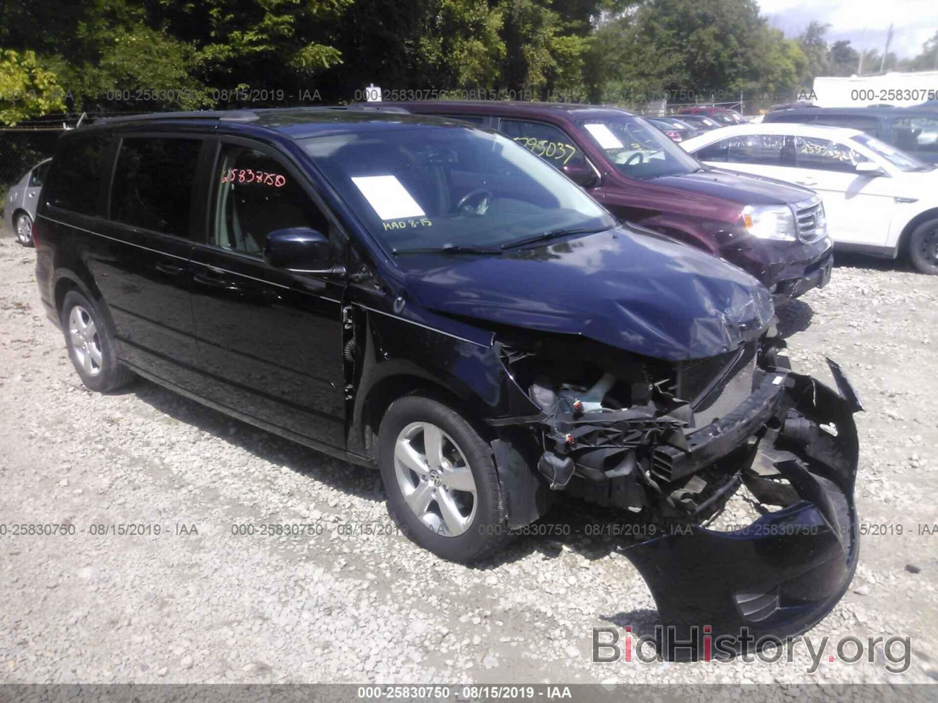 Photo 2V4RW5DG8BR691478 - VOLKSWAGEN ROUTAN 2011