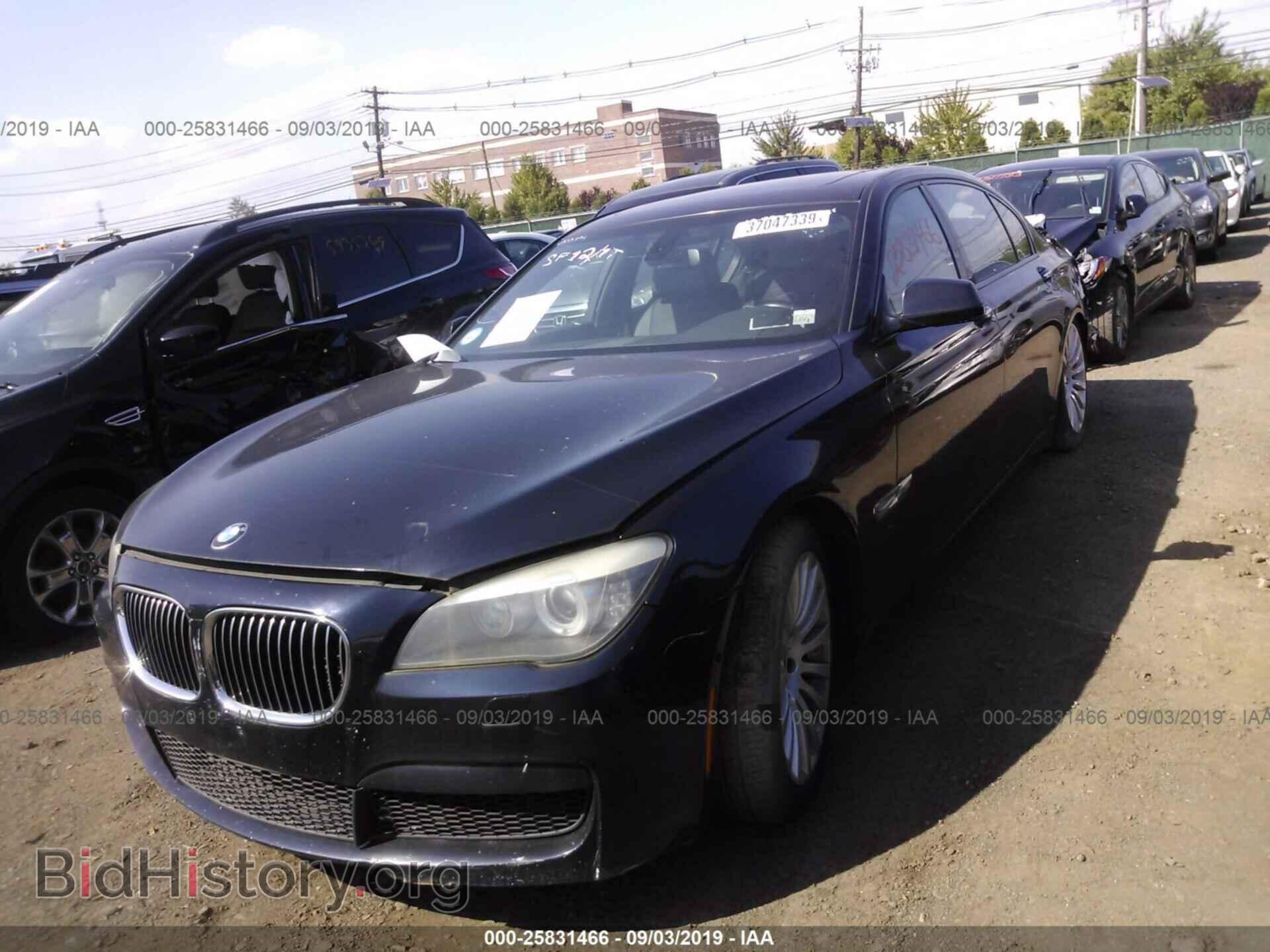 2011 BMW 750 - VIN: WBAKC8C51BC433900 - Фото 2