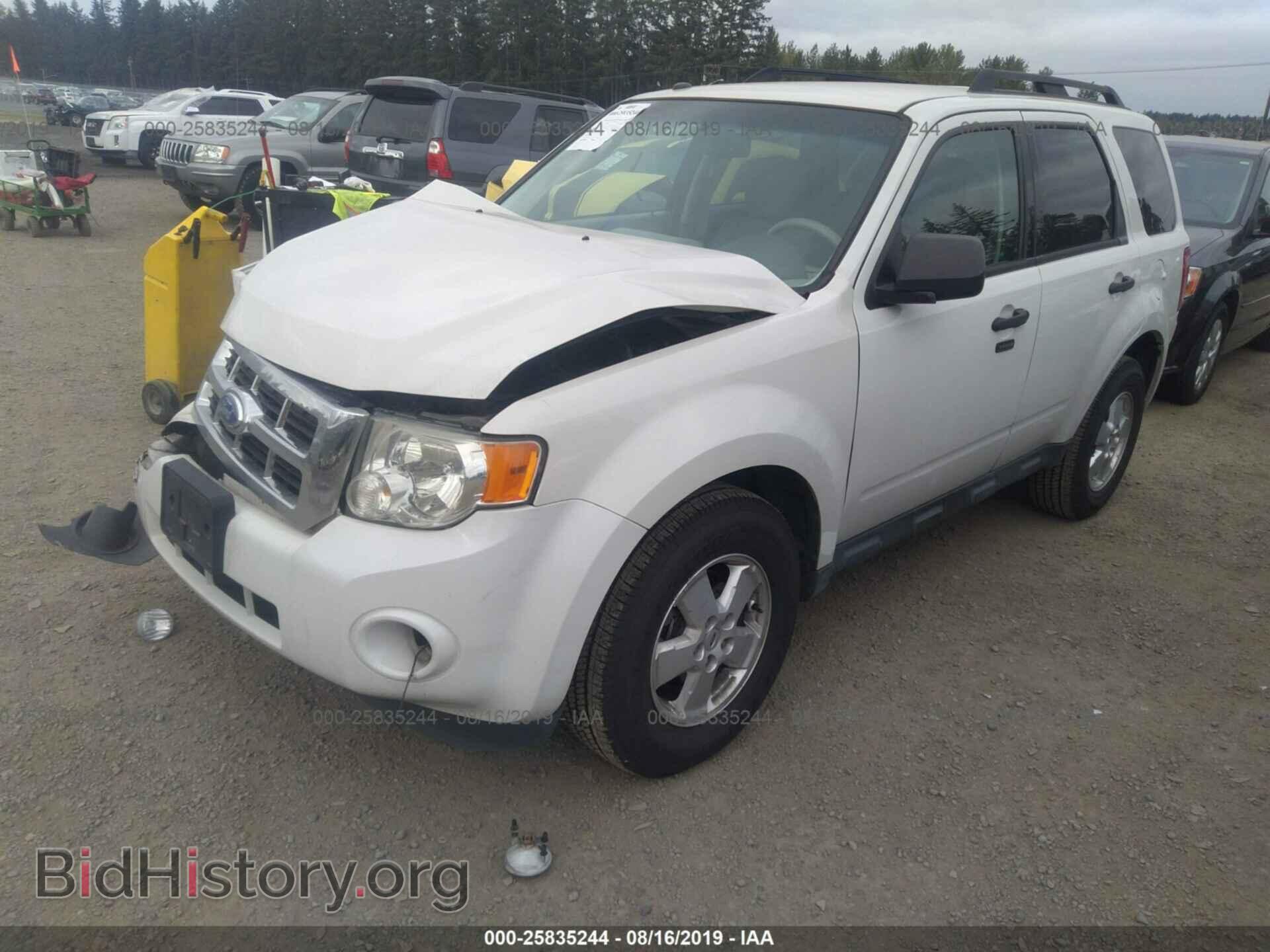 2011 FORD ESCAPE - VIN: 1FMCU0D77BKB74661 - Photo 2