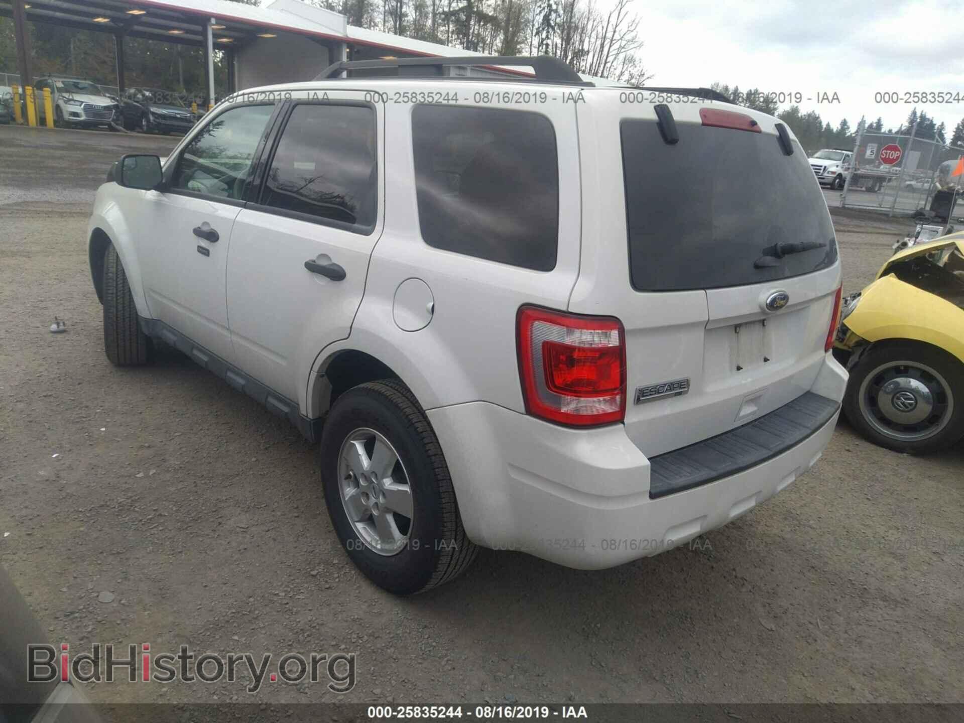 2011 FORD ESCAPE - VIN: 1FMCU0D77BKB74661 - Photo 3
