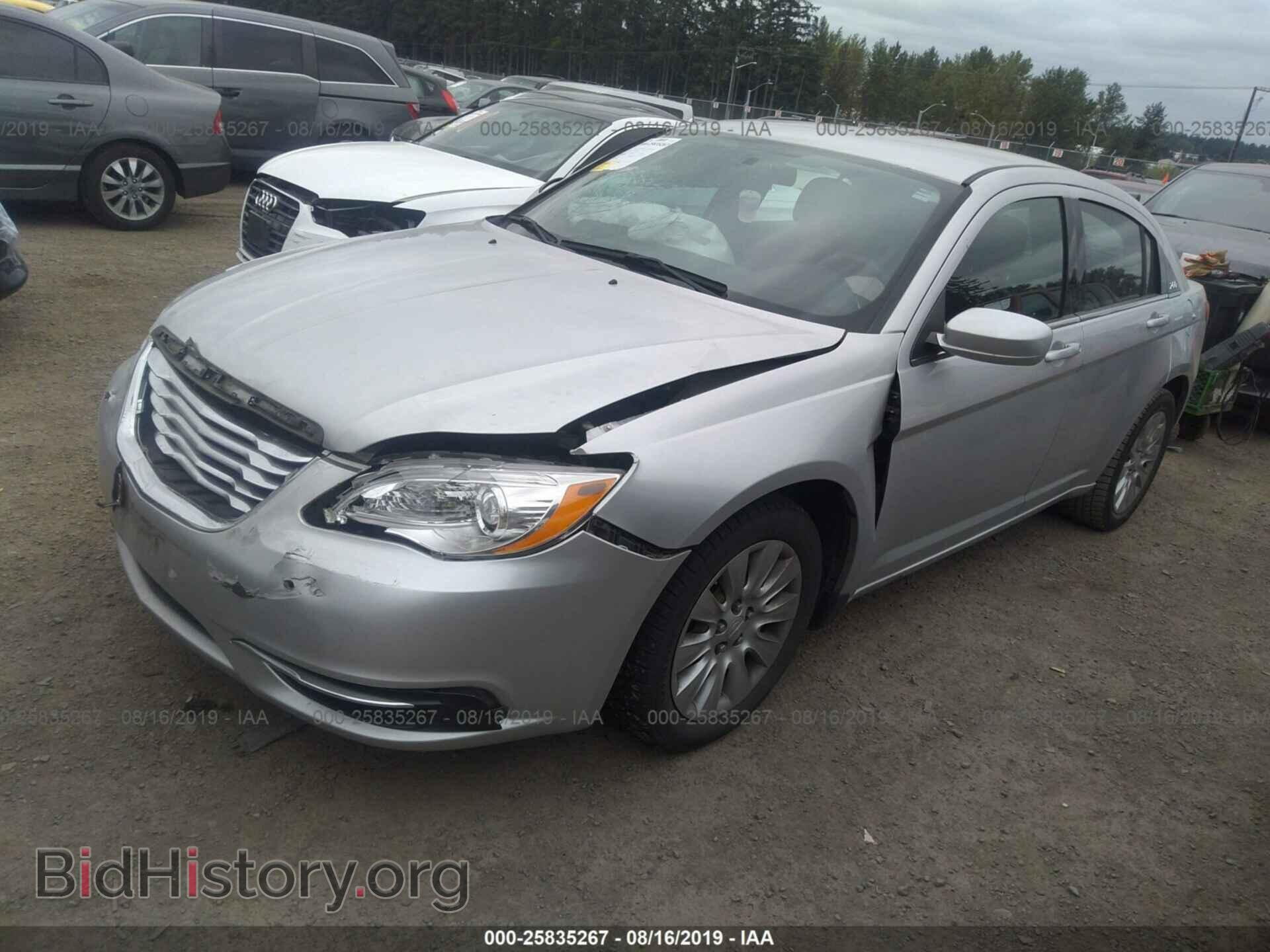 2012 CHRYSLER 200 - VIN: 1C3CCBAB1CN282077 - Фото 2
