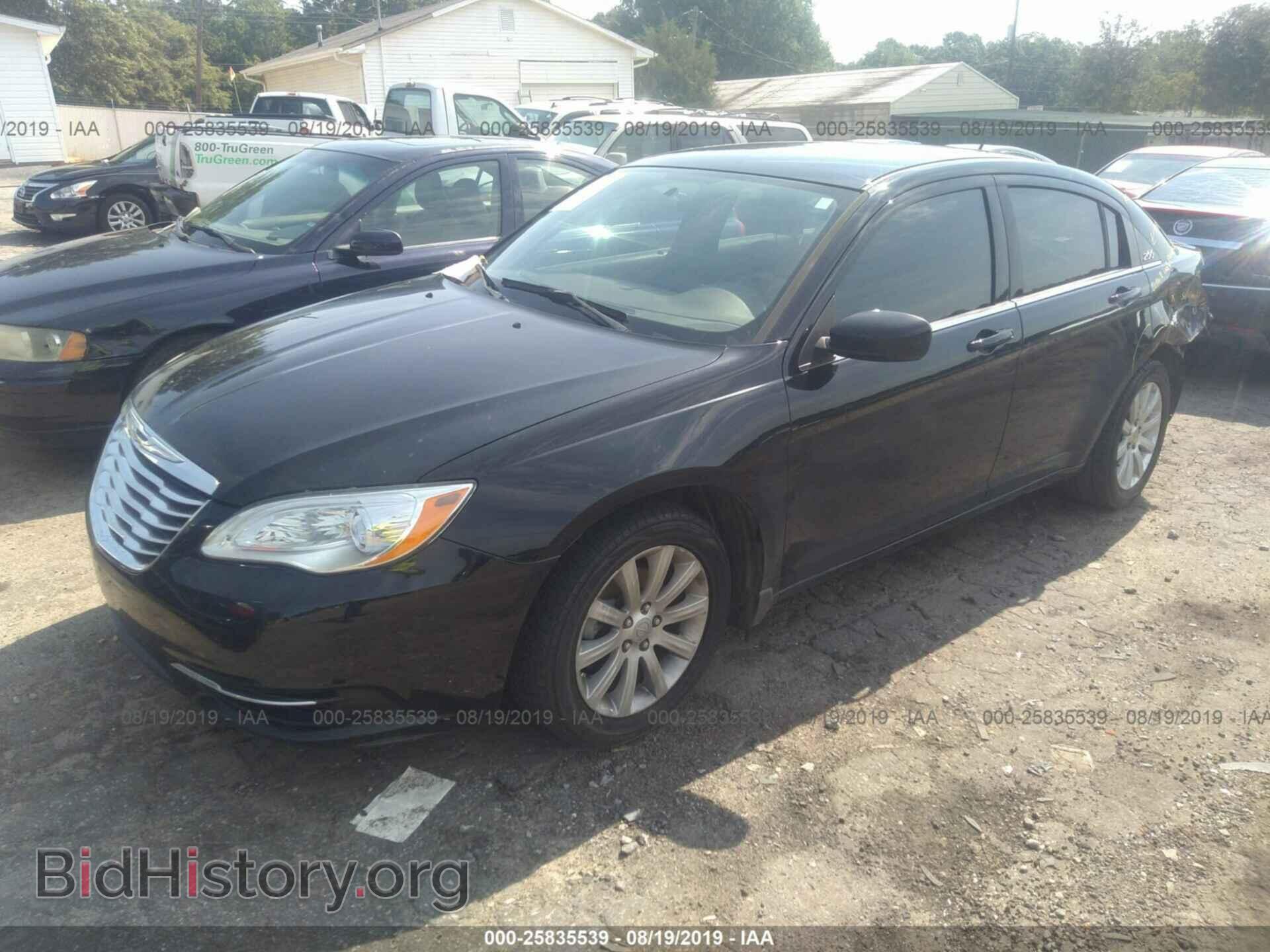 2011 CHRYSLER 200 - VIN: 1C3BC1FB1BN625659 - Фото 2
