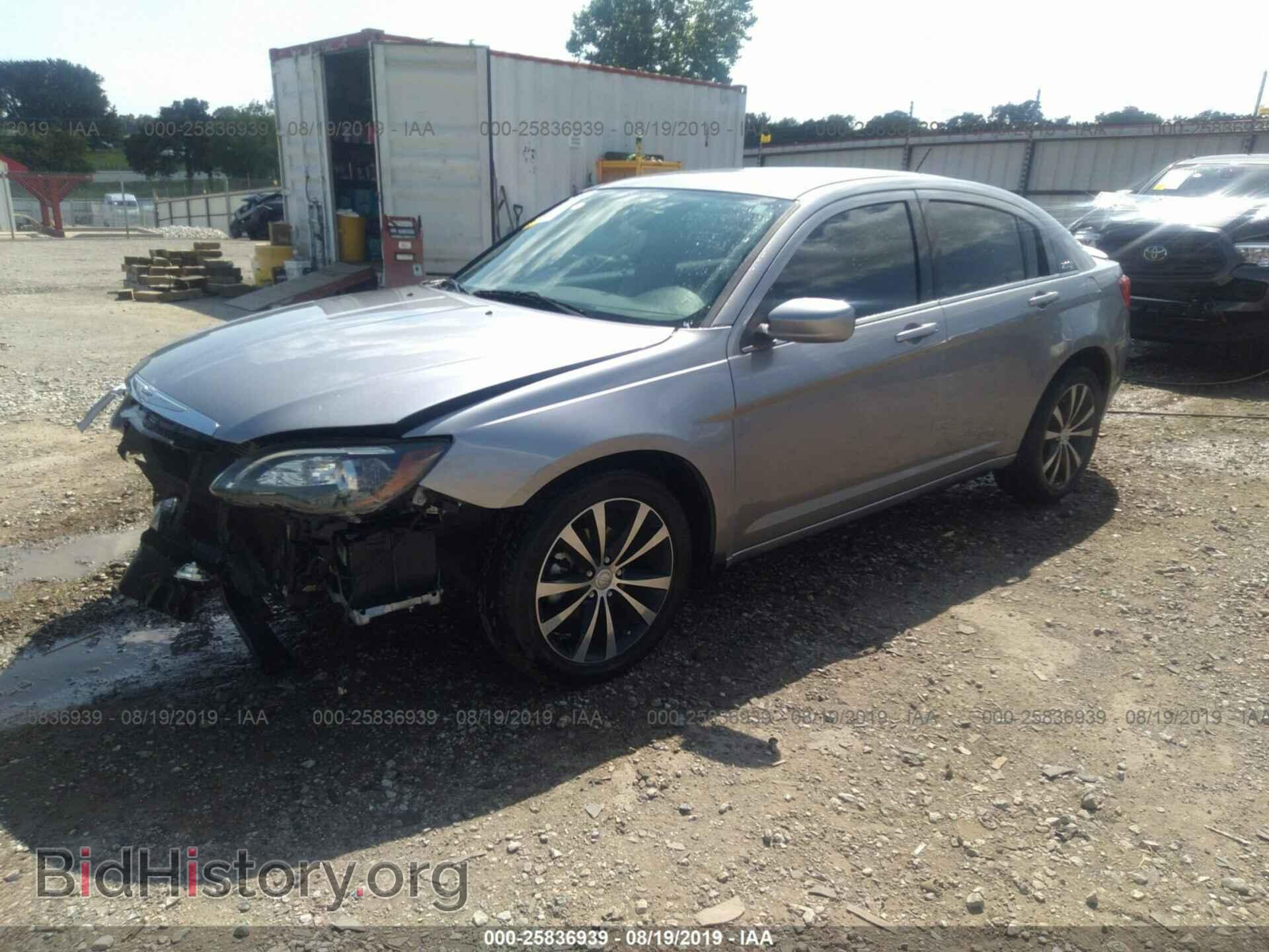 2013 CHRYSLER 200 - VIN: 1C3CCBBG3DN766389 - Фото 2