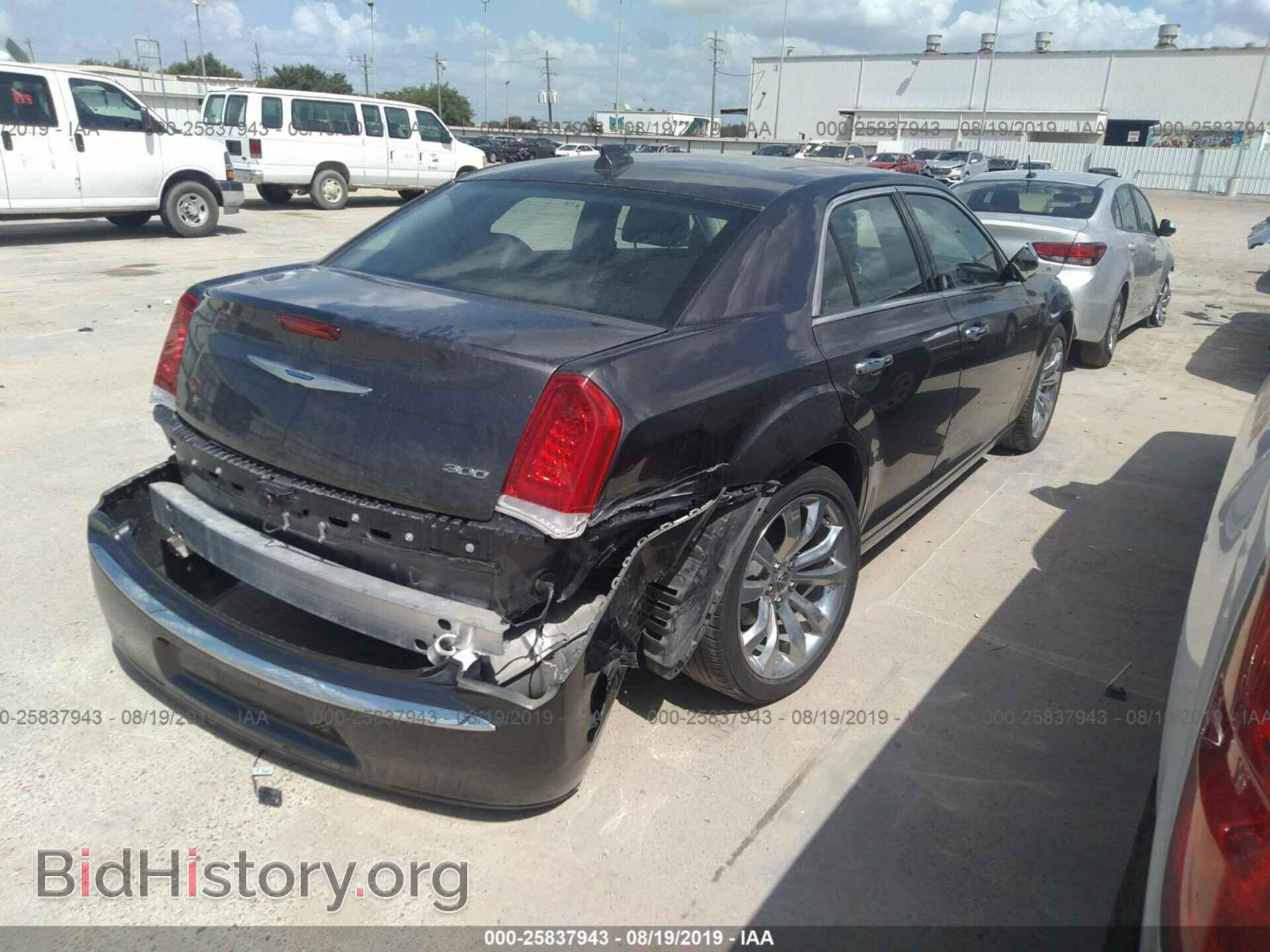 2019 CHRYSLER 300 - VIN: 2C3CCAEG0KH534277 - Фото 4