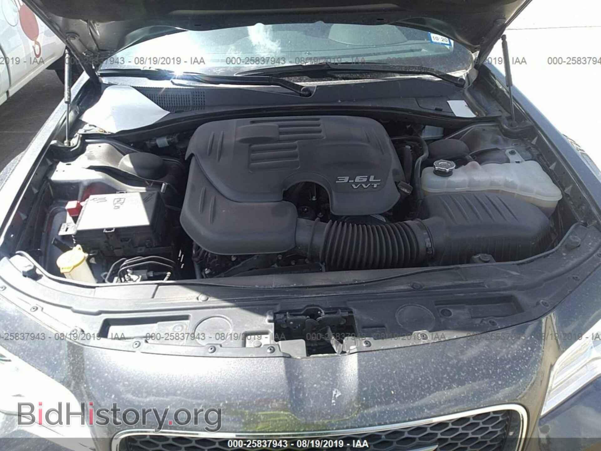2019 CHRYSLER 300 - VIN: 2C3CCAEG0KH534277 - Фото 10