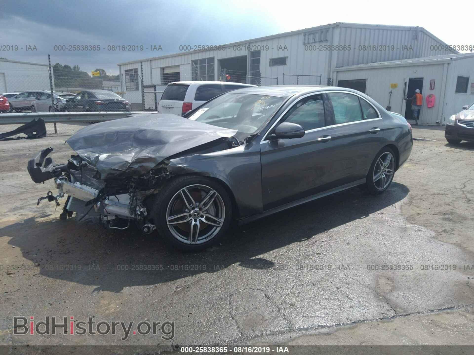 2019 MERCEDES-BENZ E-CLASS - VIN: WDDZF4JB1KA557063 - Фото 2