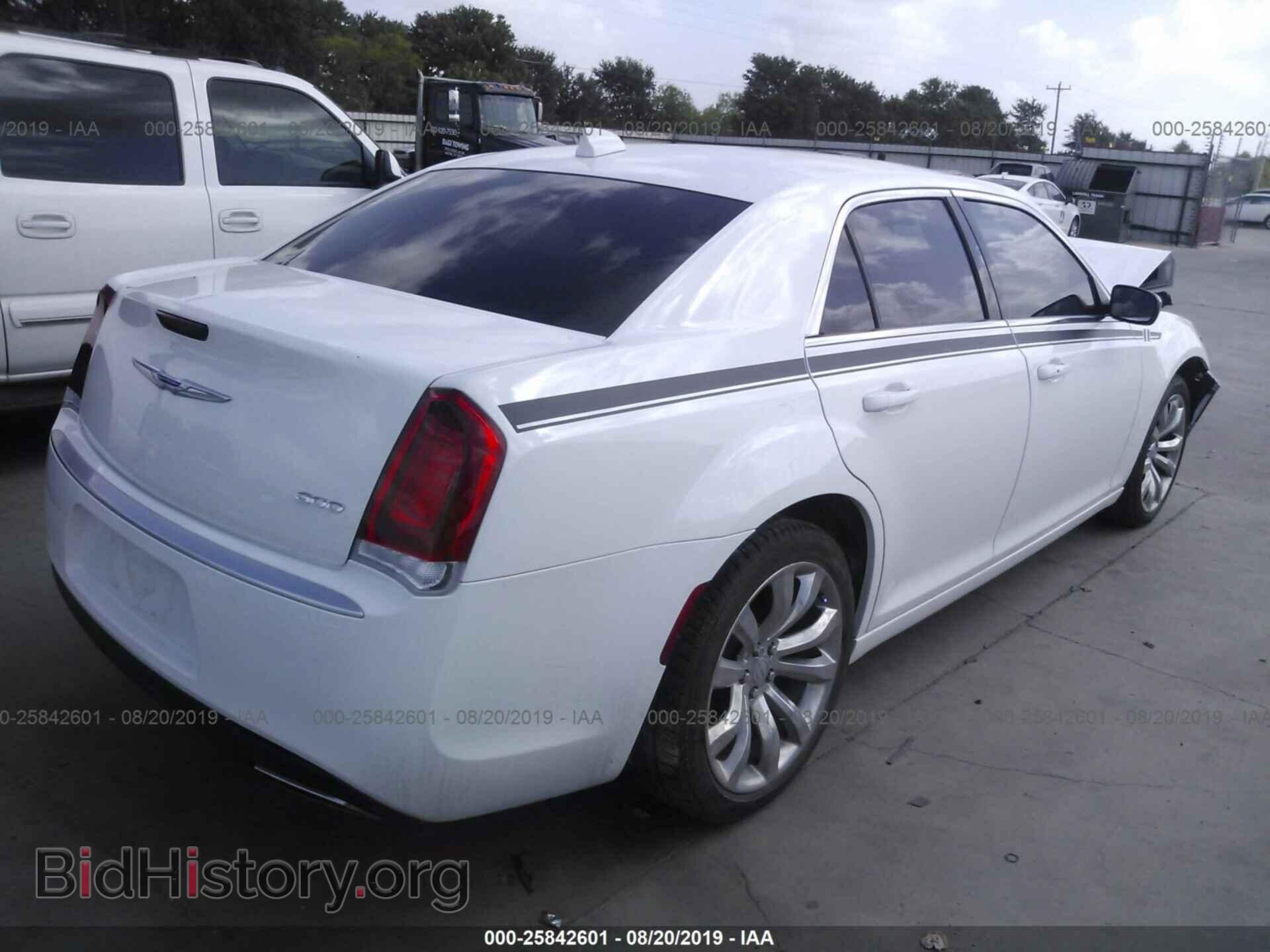 2018 CHRYSLER 300 - VIN: 2C3CCAAG1JH282060 - Фото 4