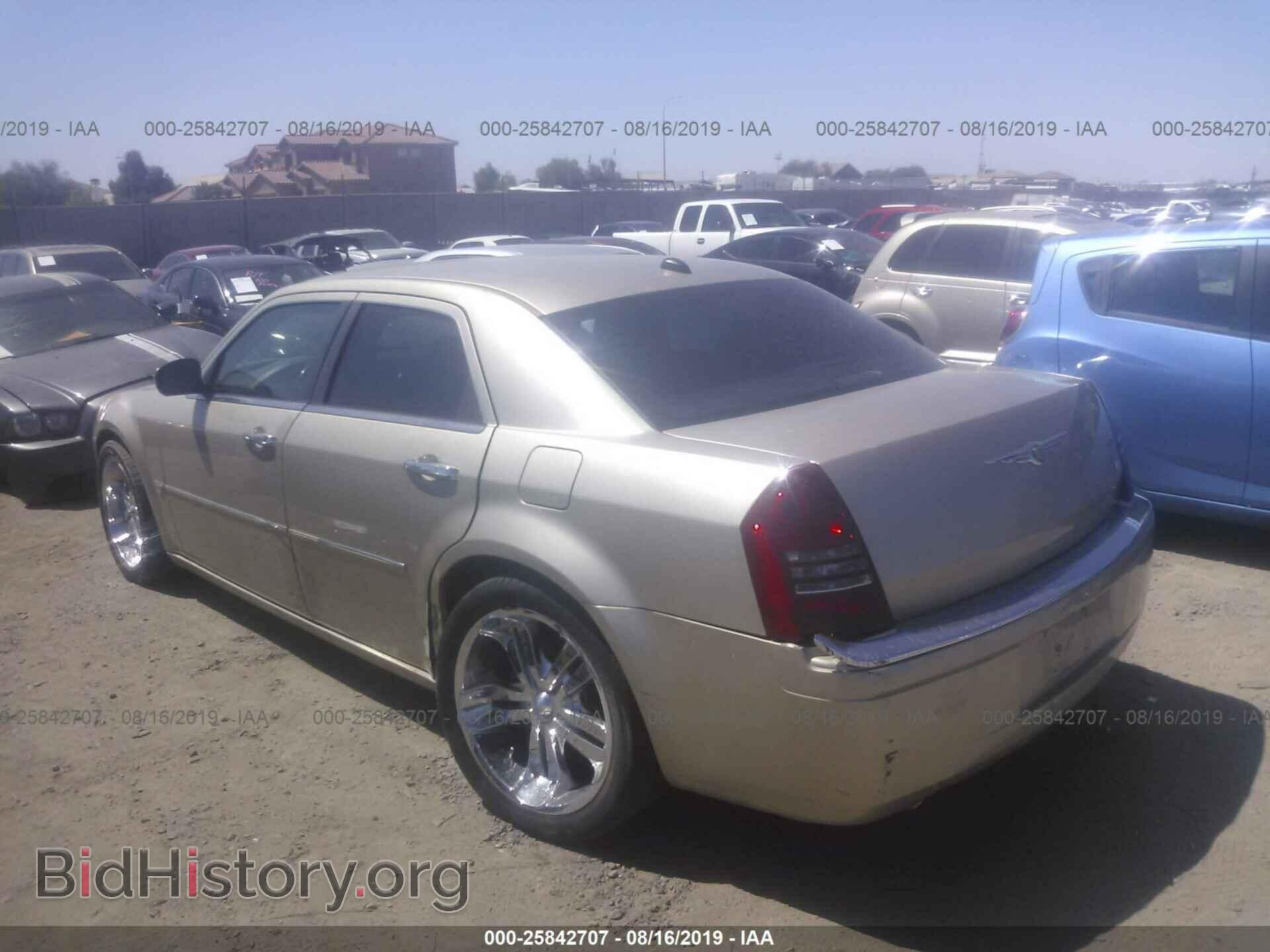 2006 CHRYSLER 300C - VIN: 2C3KA63H36H192551 - Фото 3