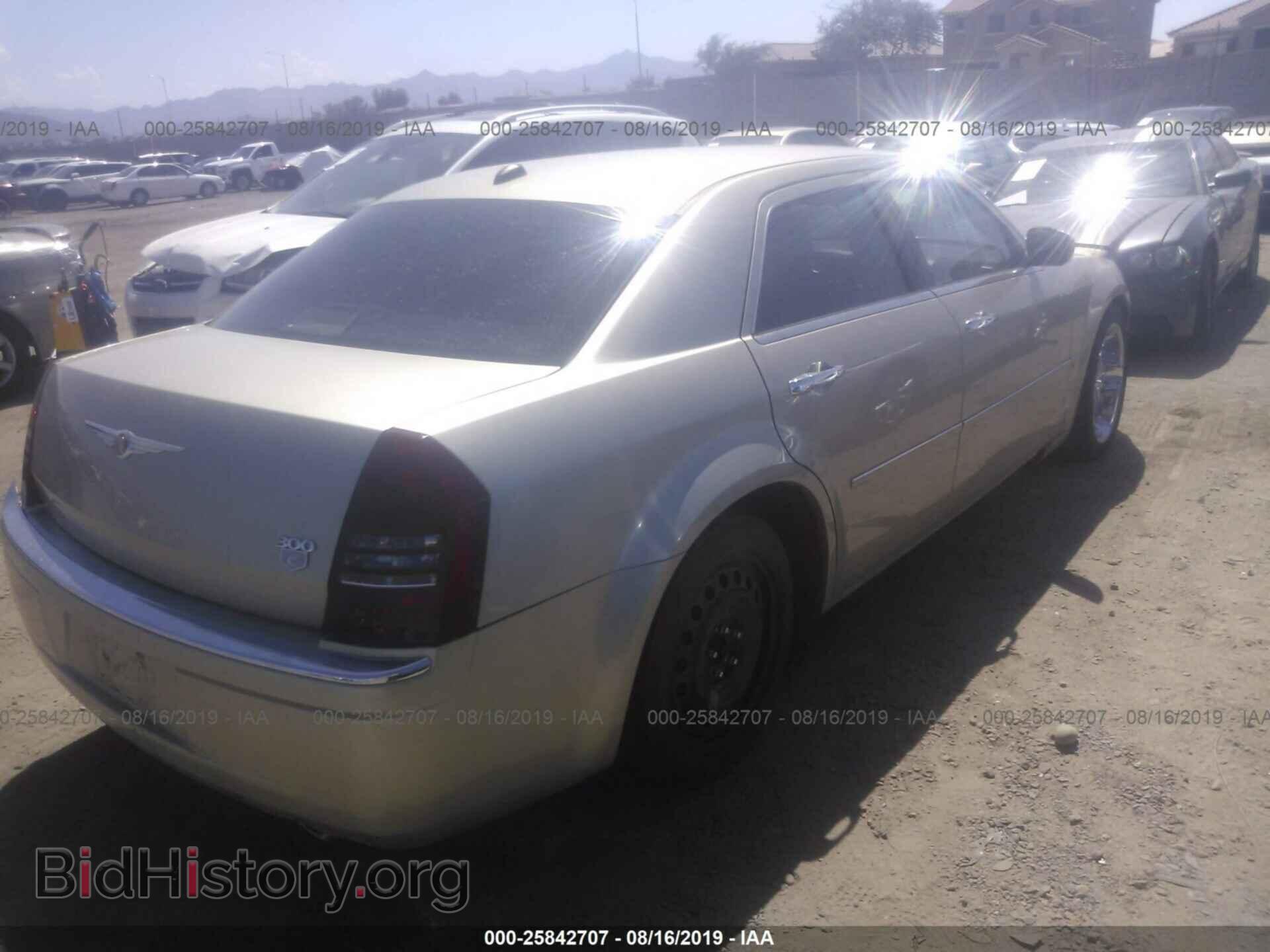 2006 CHRYSLER 300C - VIN: 2C3KA63H36H192551 - Фото 4