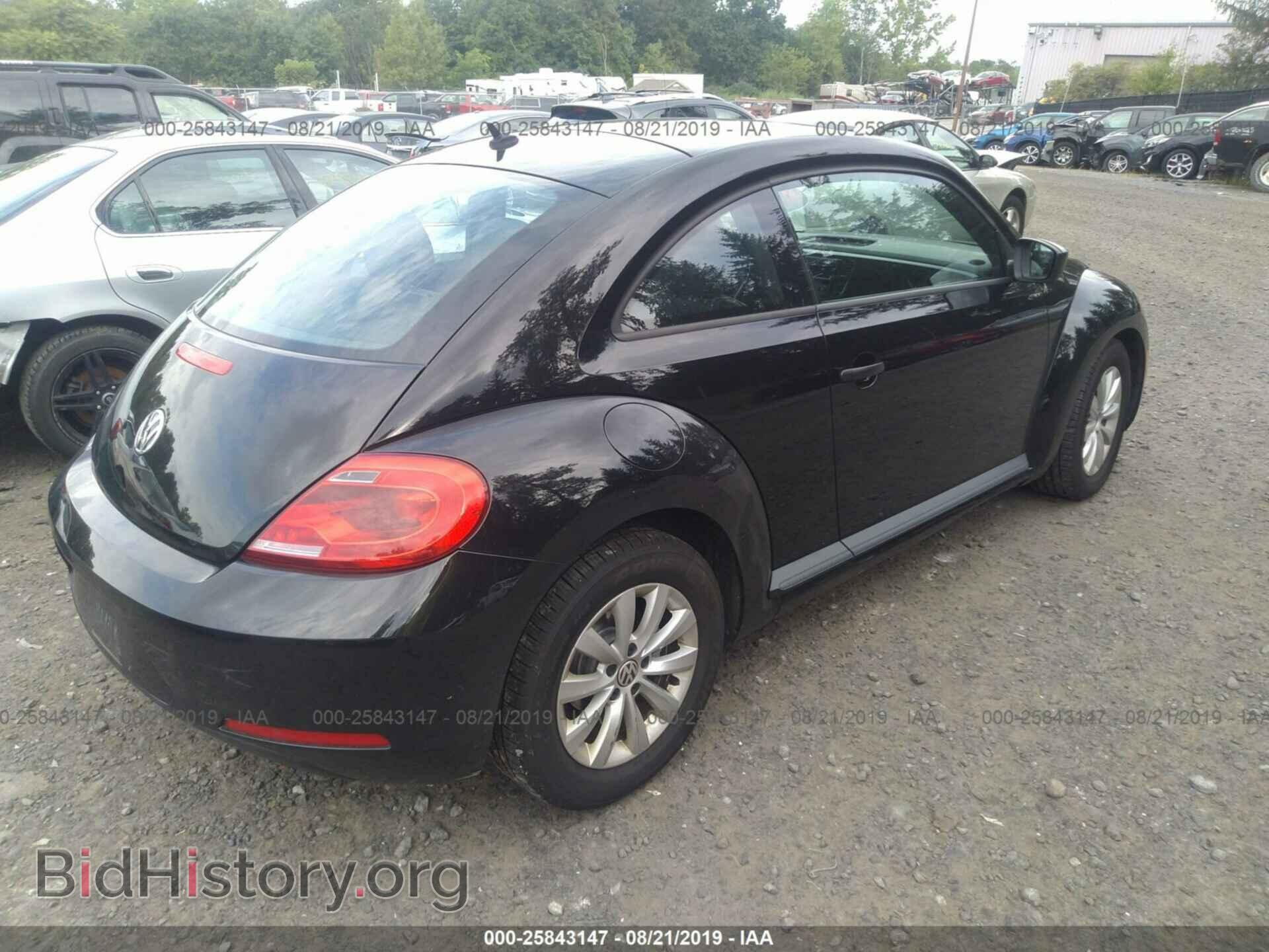 2015 VOLKSWAGEN BEETLE - VIN: 3VWF17AT7FM643411 - Фото 4
