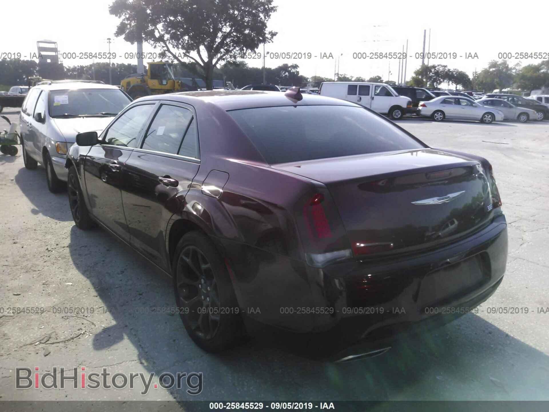 2019 CHRYSLER 300 - VIN: 2C3CCAAG3KH501568 - Фото 3