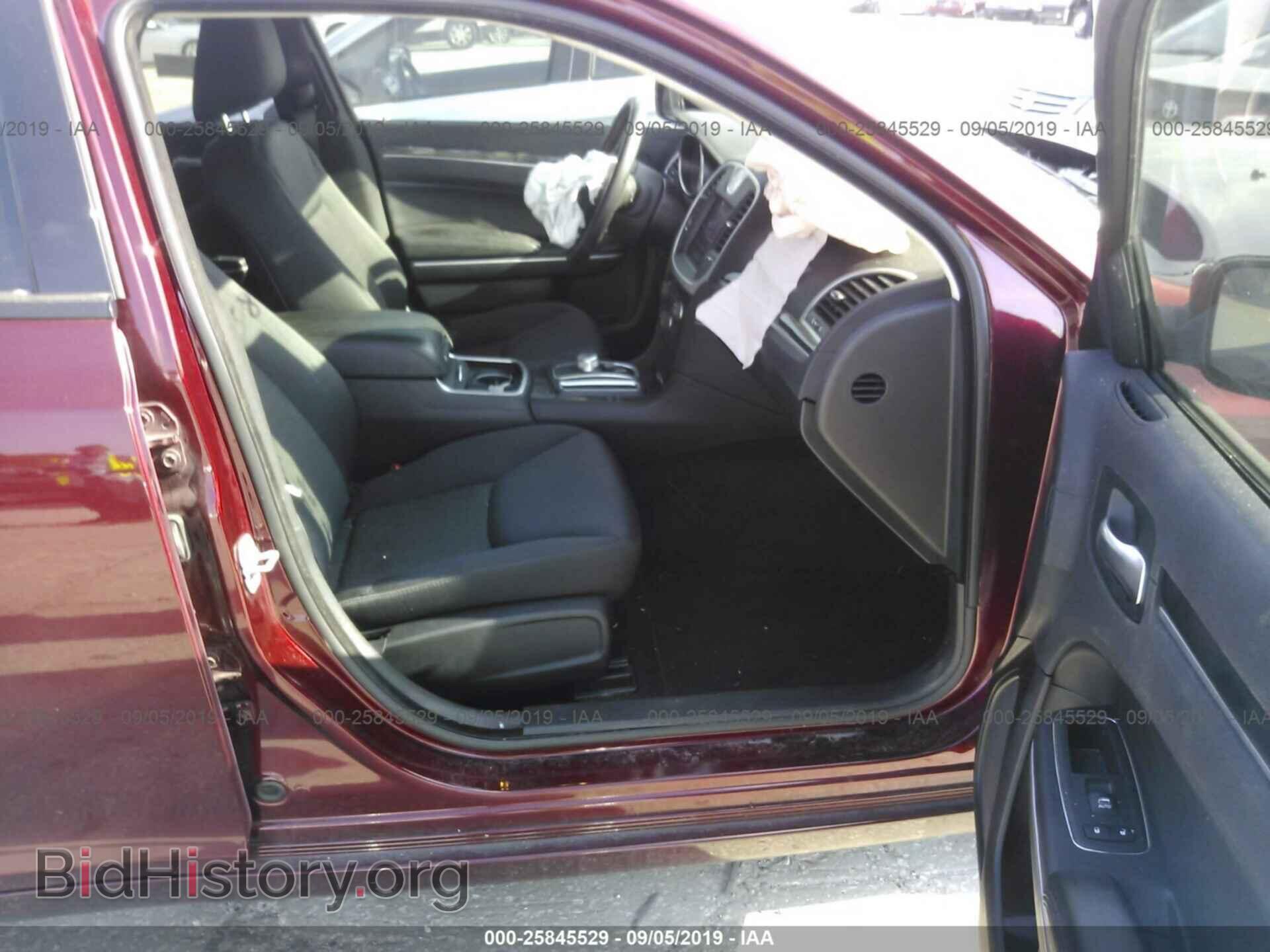 2019 CHRYSLER 300 - VIN: 2C3CCAAG3KH501568 - Фото 5