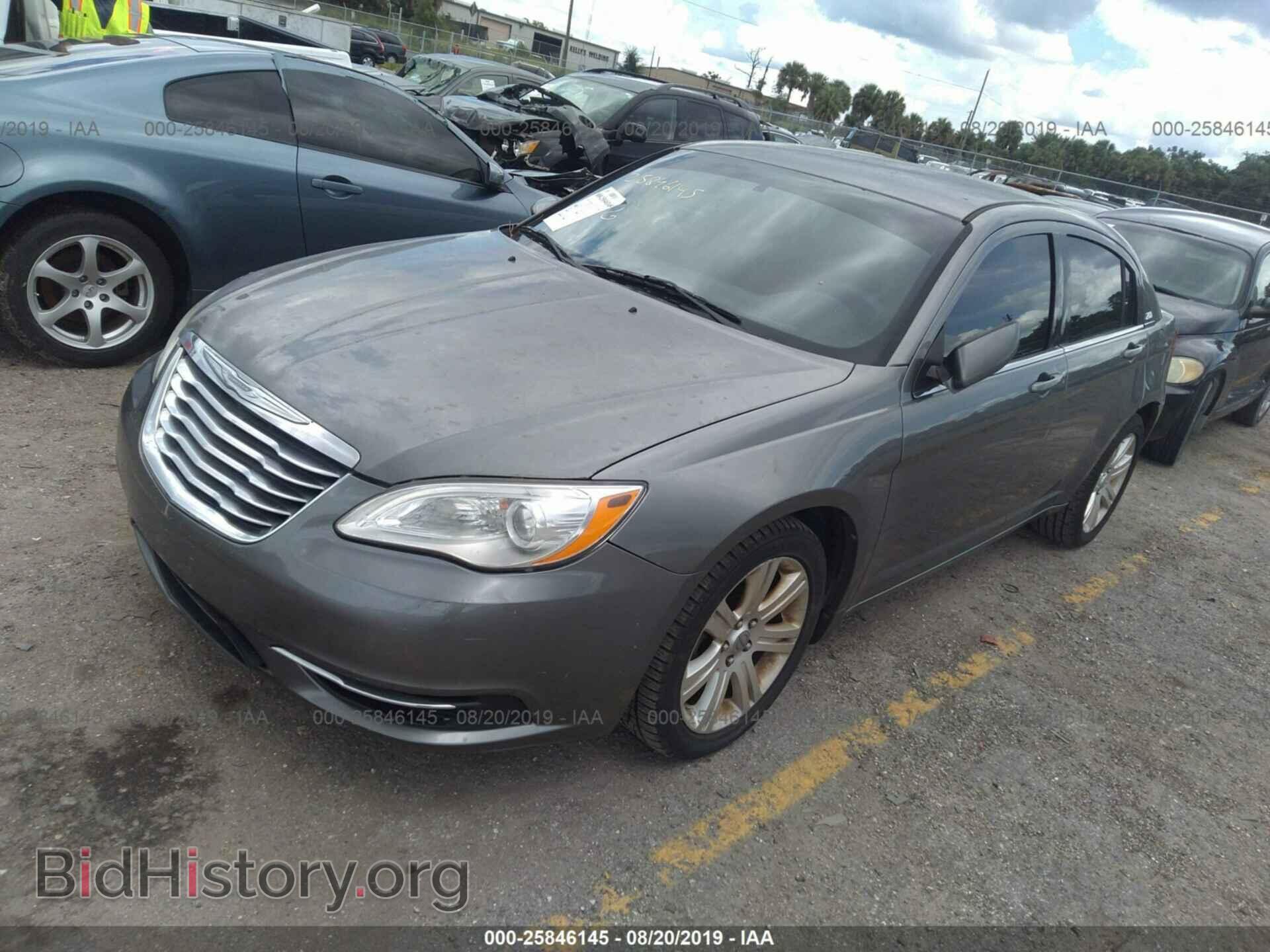 2013 CHRYSLER 200 - VIN: 1C3CCBAB2DN671330 - Фото 2