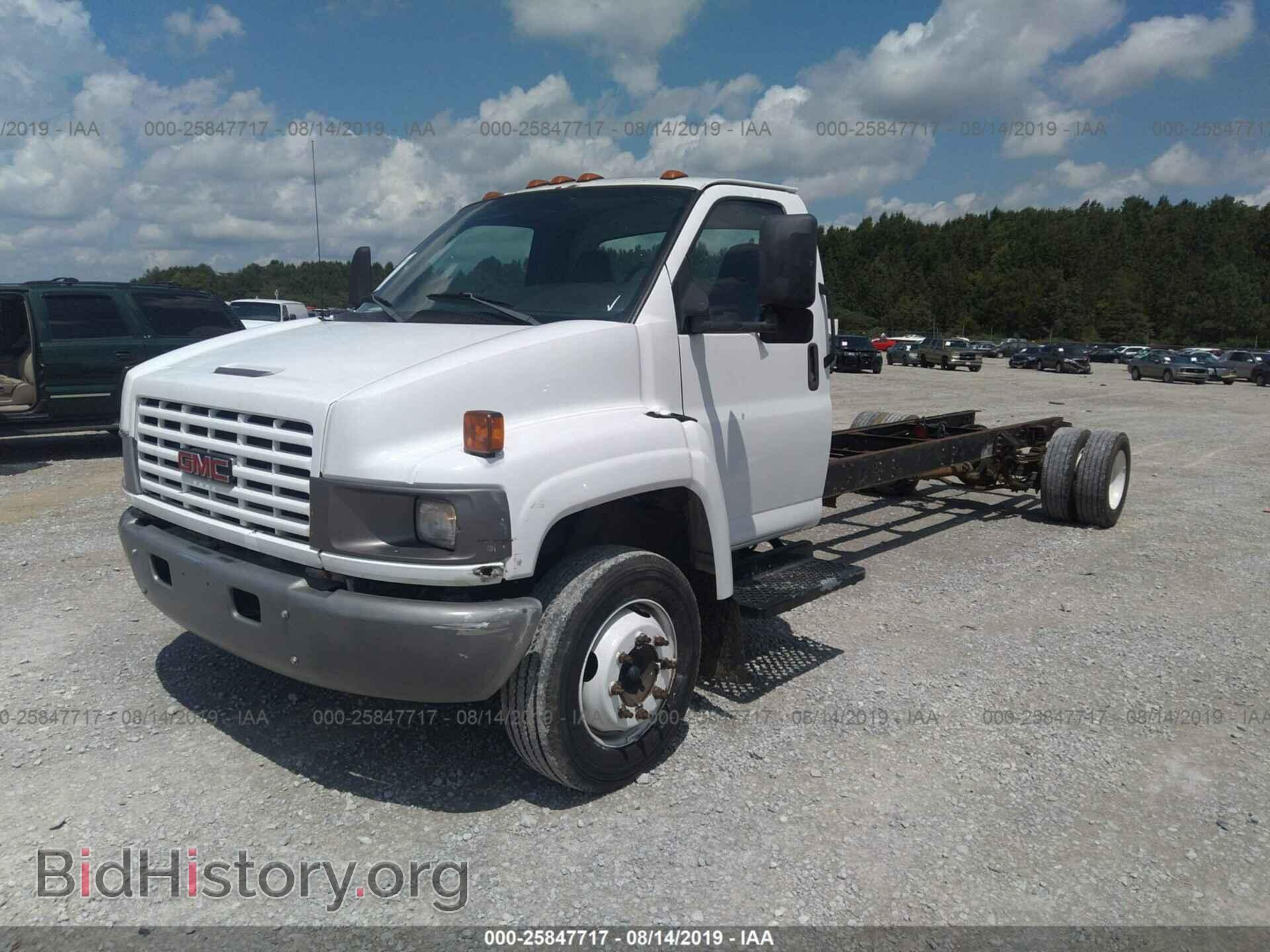 2005 GMC C5500 - VIN: 1GDG5C1E45F907345 - Photo 2