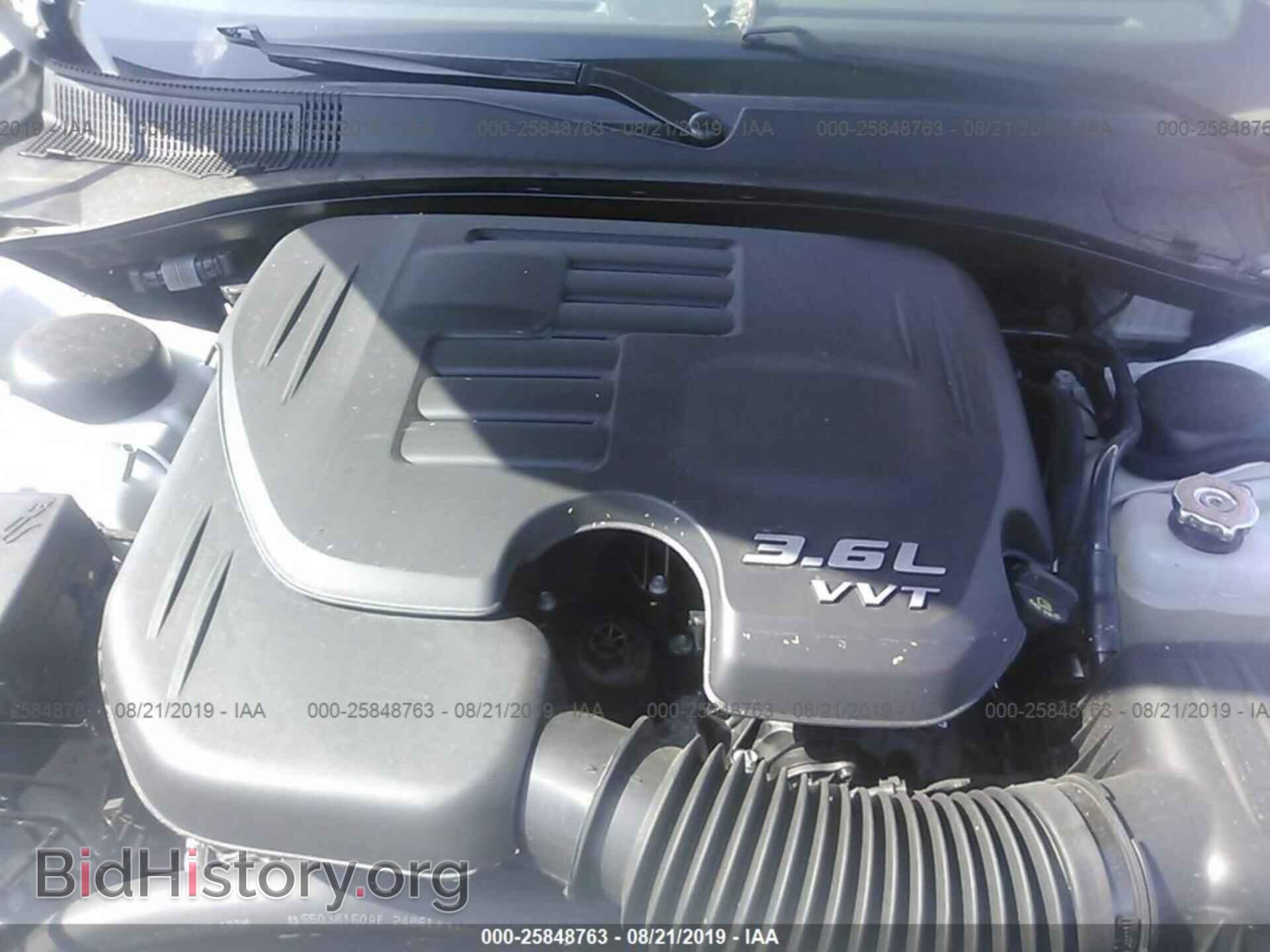 2019 CHRYSLER 300 - VIN: 2C3CCABG3KH654451 - Фото 10