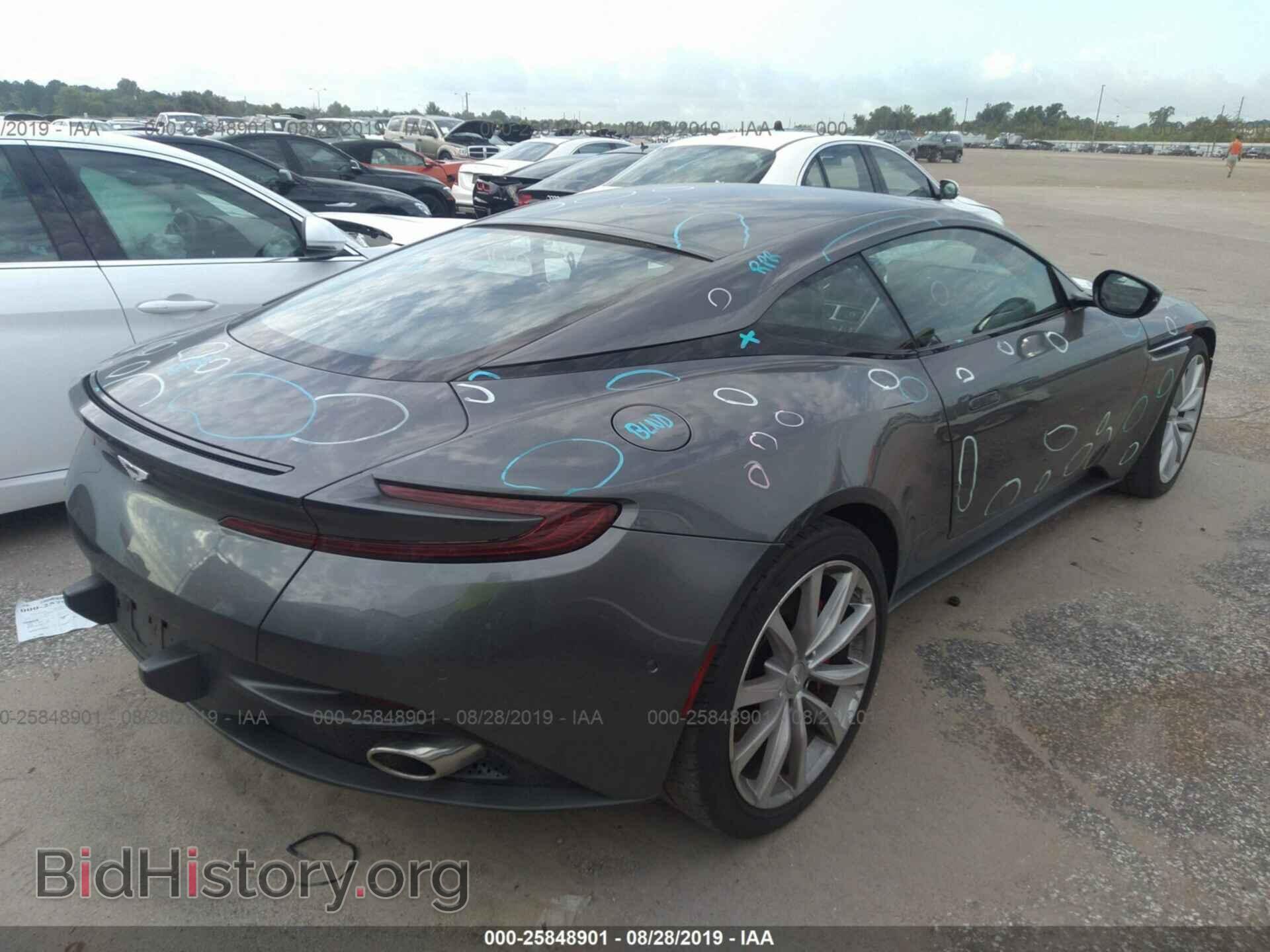 2017 ASTON MARTIN DB11 - VIN: SCFRMFAV4HGL02887 - Фото 4