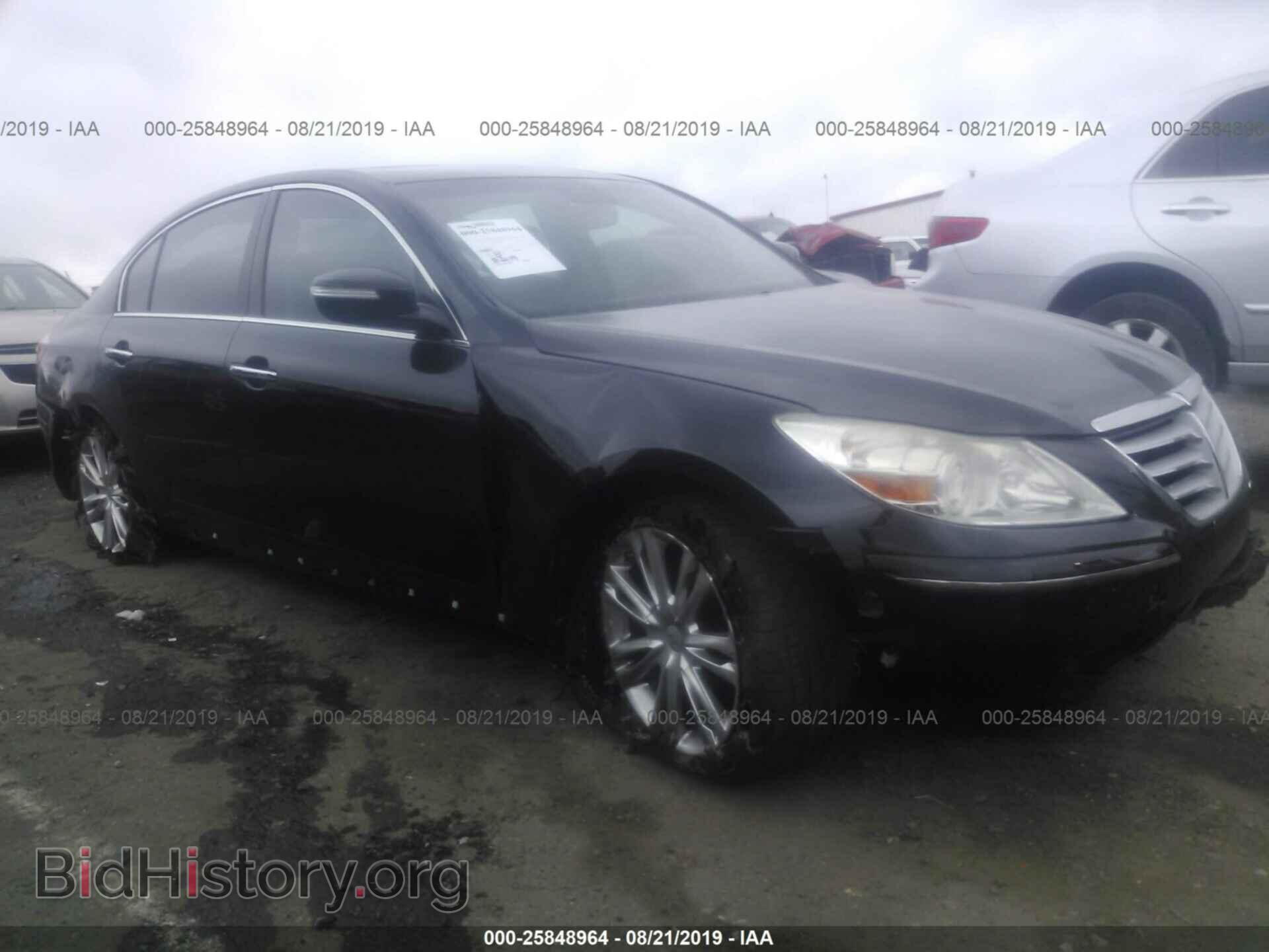 Photo KMHGC46E99U018420 - HYUNDAI GENESIS 2009