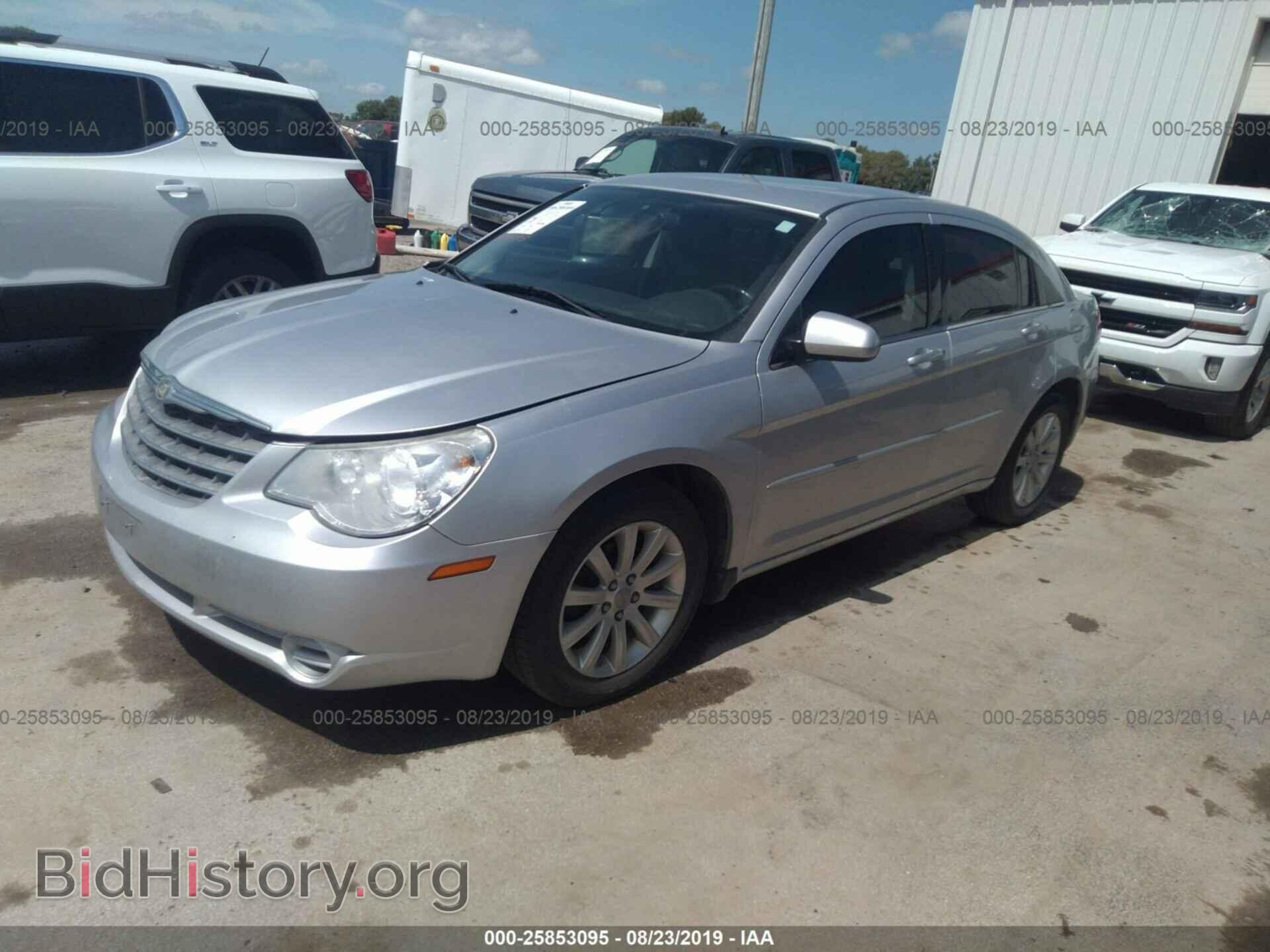 2010 CHRYSLER SEBRING - VIN: 1C3CC5FB6AN147734 - Фото 2