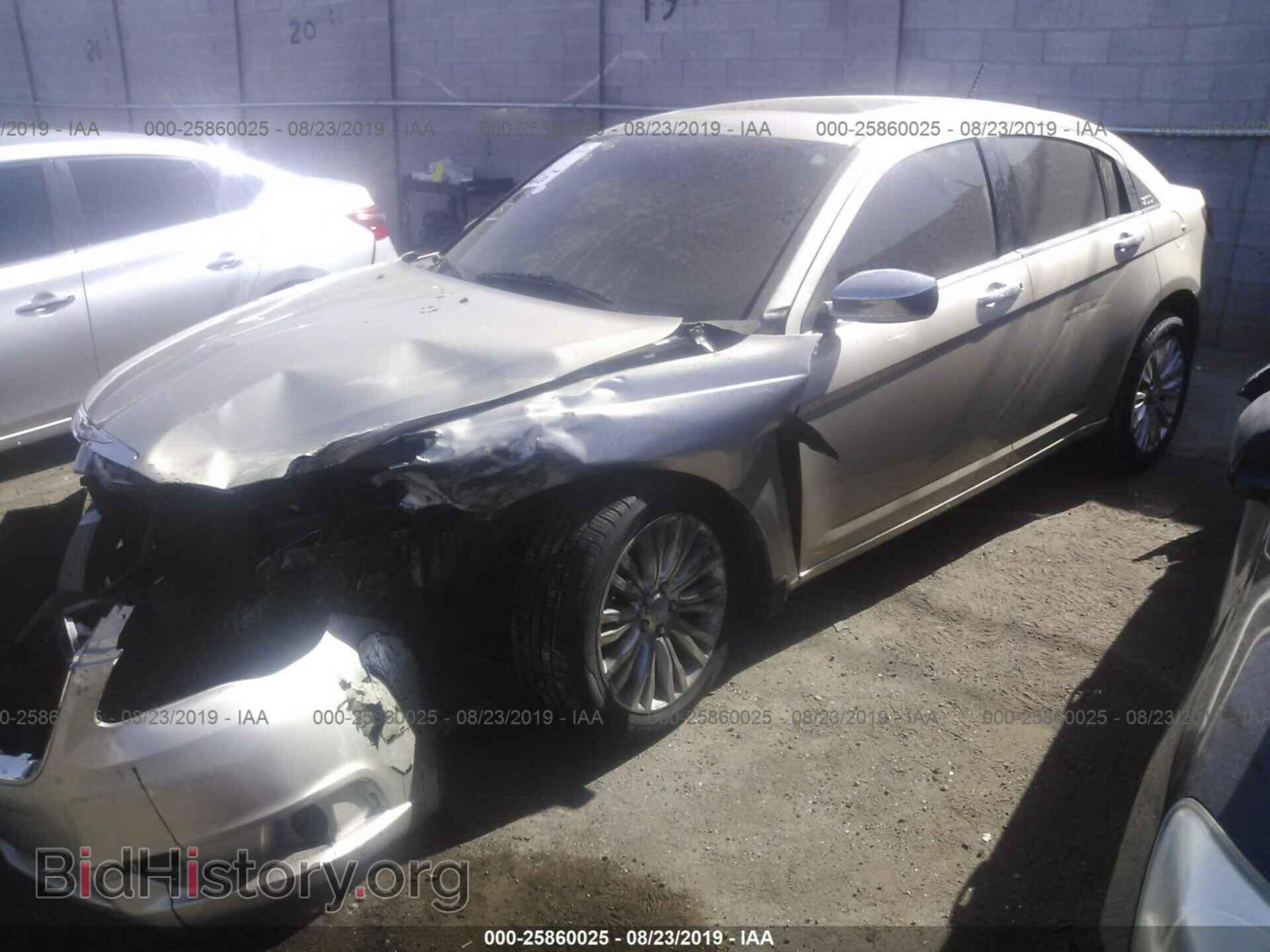 2013 CHRYSLER 200 - VIN: 1C3CCBCG8DN754835 - Фото 2