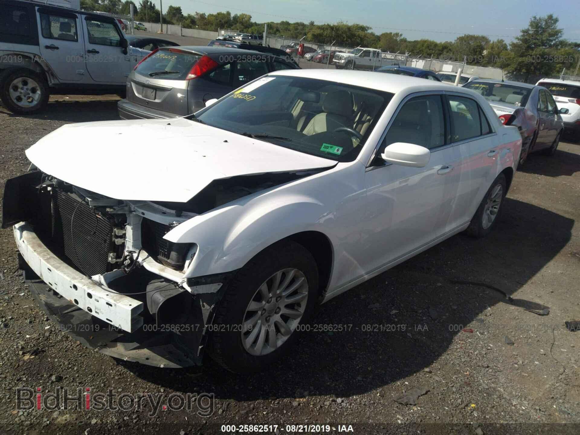 2013 CHRYSLER 300 - VIN: 2C3CCAAGXDH520363 - Фото 2