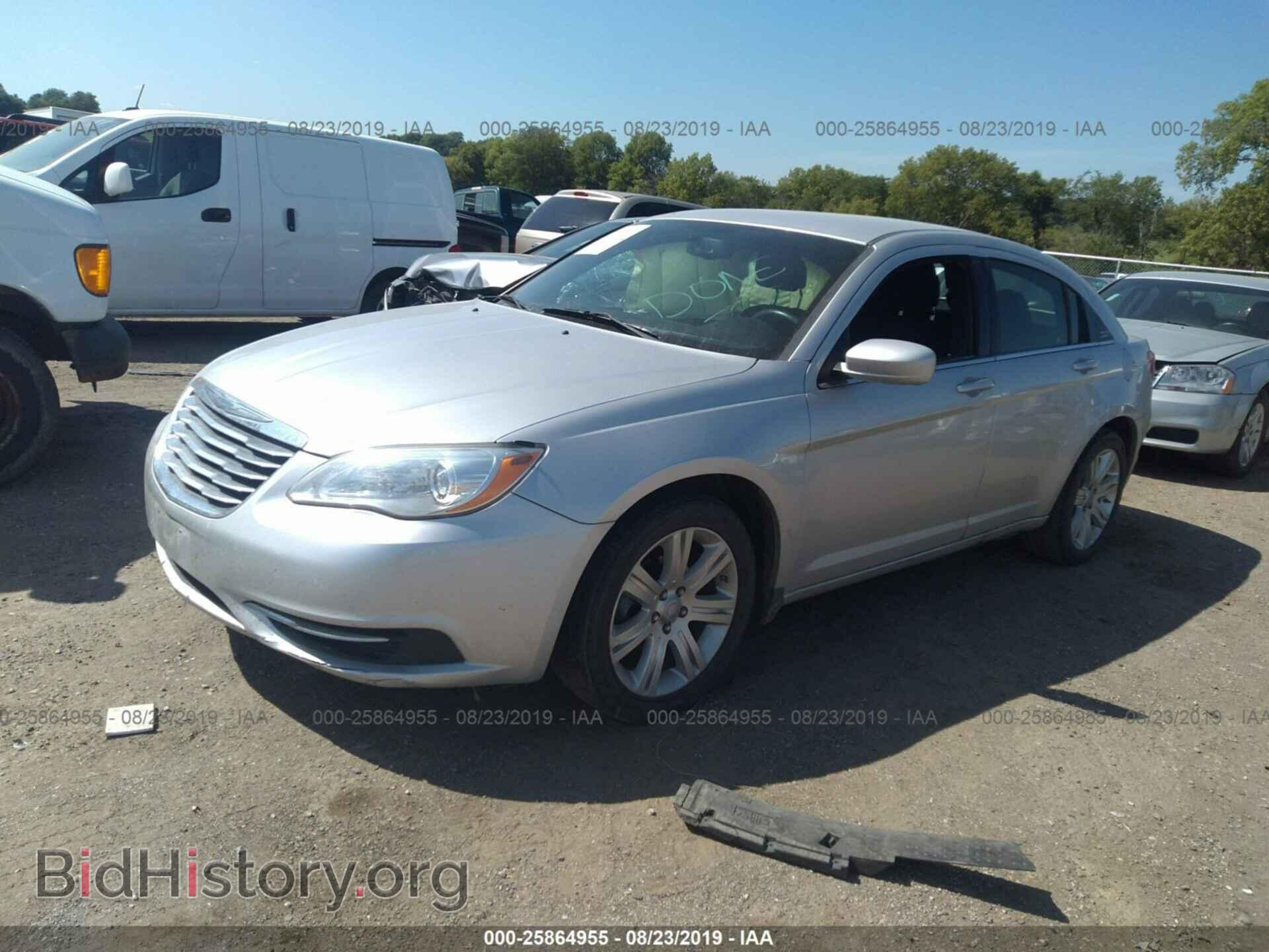 2011 CHRYSLER 200 - VIN: 1C3BC1FG6BN562411 - Фото 2